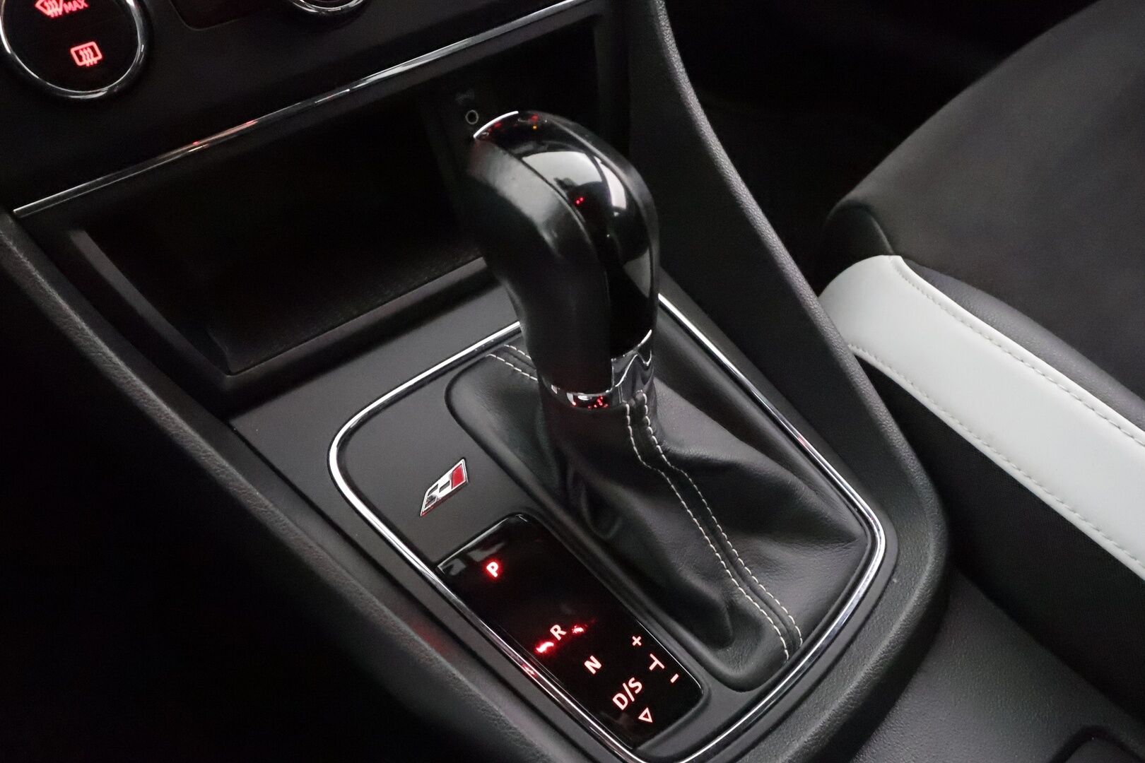 Seat Leon ST 2016 CUPRA ST290 Black Edition * ACC / Webasto / LED / P.tutkat / Apple&Android / Seat äänentoisto *