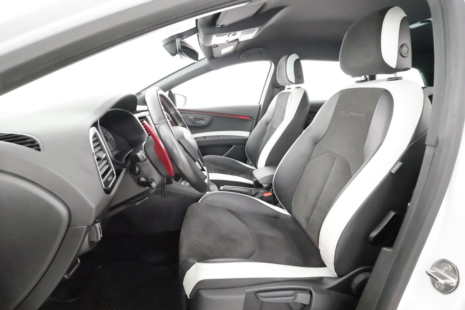 Seat Leon ST 2016 CUPRA ST290 Black Edition * ACC / Webasto / LED / P.tutkat / Apple&Android / Seat äänentoisto *