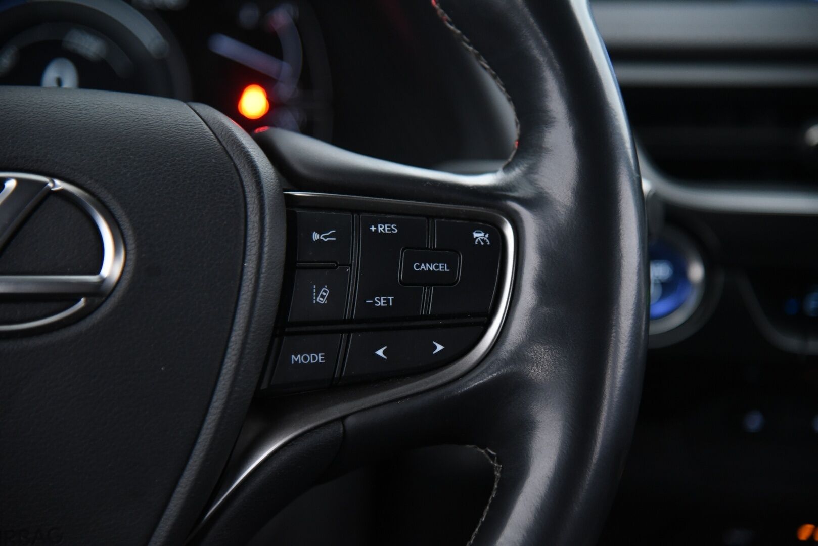 Lexus UX 2019 250h Comfort / Adapt. vak / Koukku / P-Kamera / Ratinlämmitys - Tulossa myyntiin!