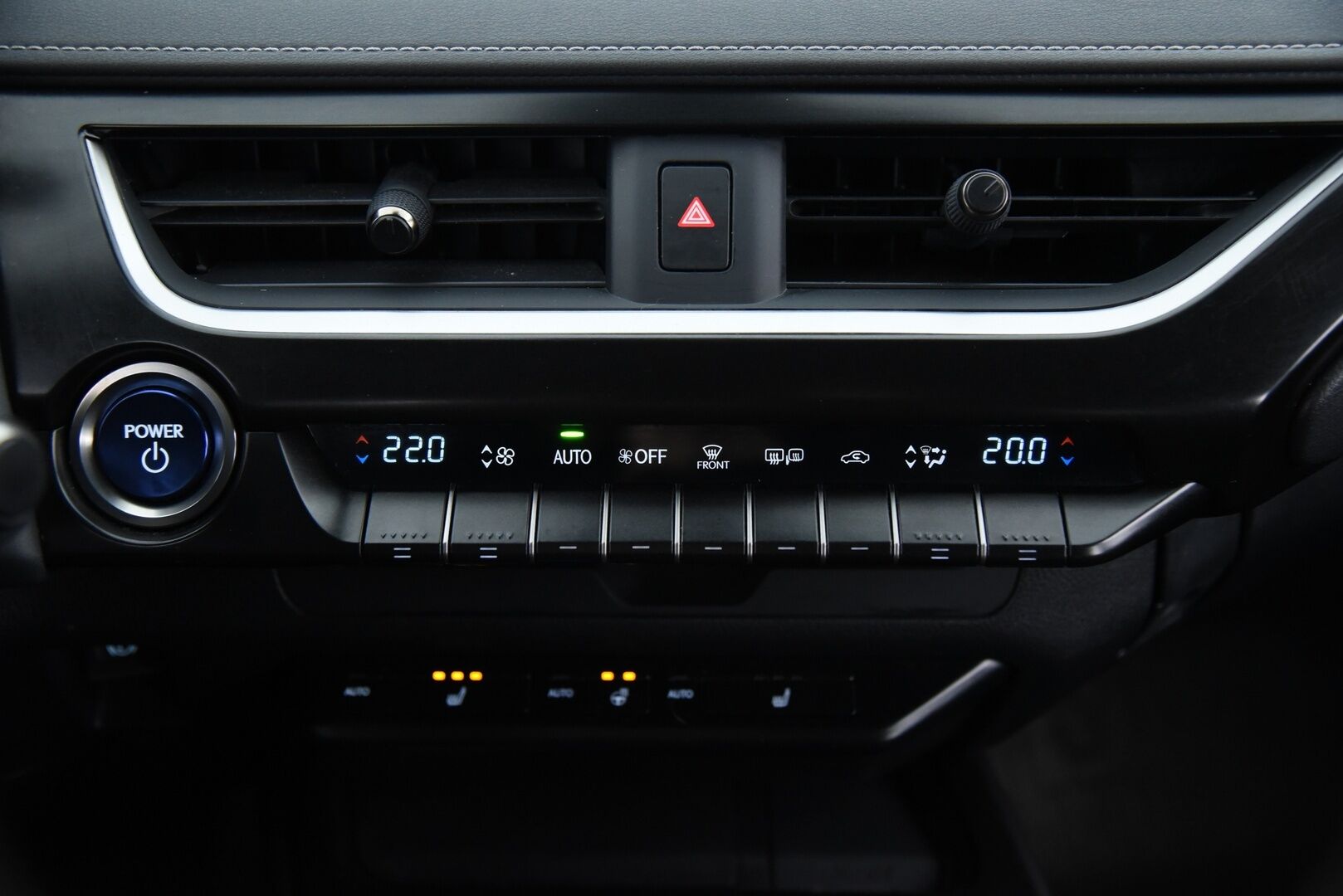 Lexus UX 2019 250h Comfort / Adapt. vak / Koukku / P-Kamera / Ratinlämmitys - Tulossa myyntiin!