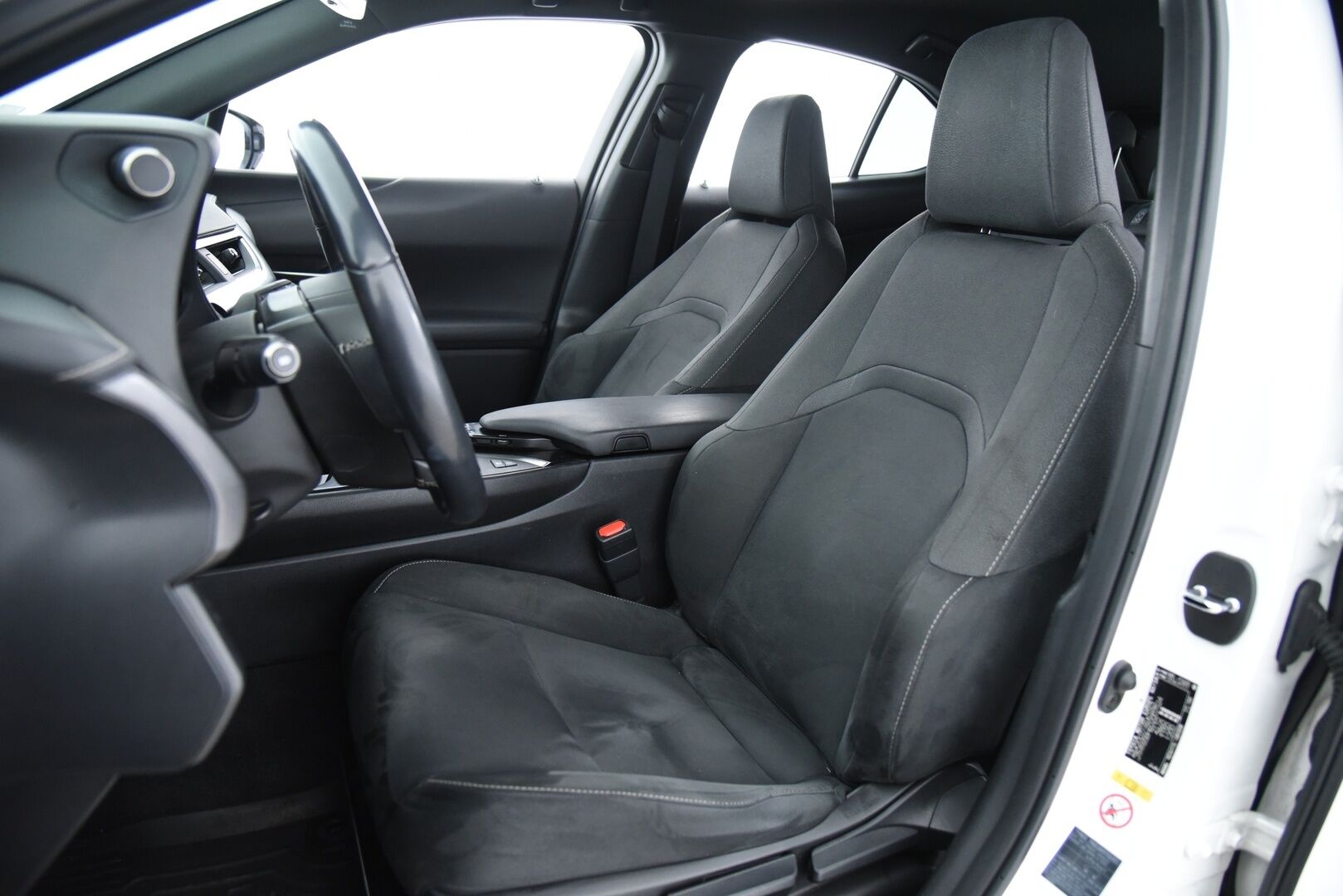 Lexus UX 2019 250h Comfort / Adapt. vak / Koukku / P-Kamera / Ratinlämmitys - Tulossa myyntiin!