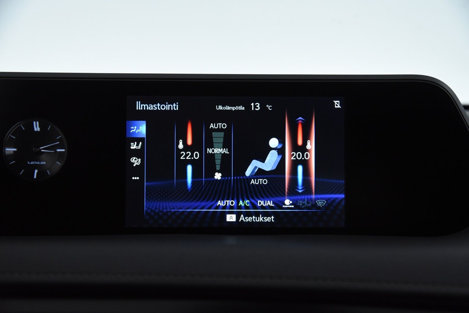 Lexus UX 2019 250h Comfort / Adapt. vak / Koukku / P-Kamera / Ratinlämmitys - Tulossa myyntiin!
