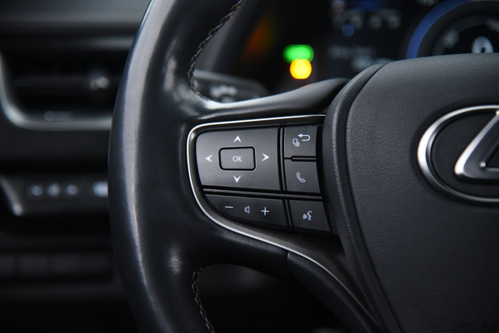 Lexus UX 2019 250h Comfort / Adapt. vak / Koukku / P-Kamera / Ratinlämmitys - Tulossa myyntiin!