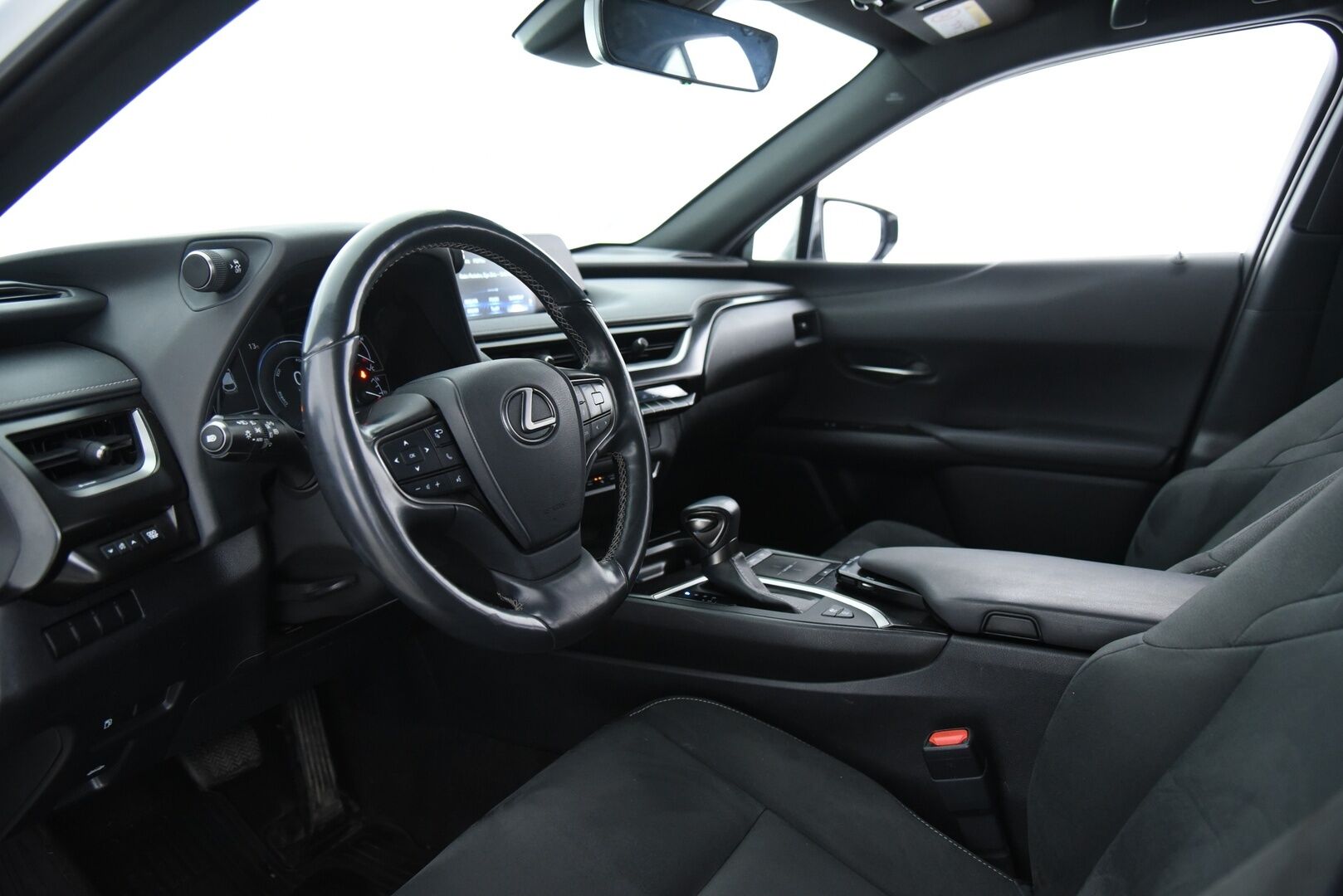 Lexus UX 2019 250h Comfort / Adapt. vak / Koukku / P-Kamera / Ratinlämmitys - Tulossa myyntiin!