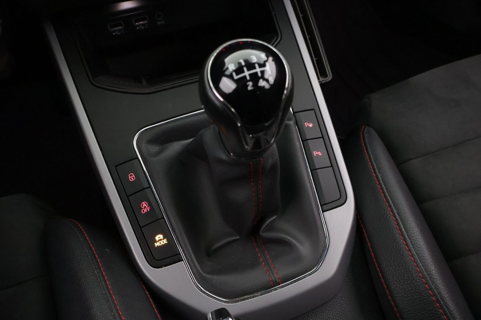 Seat Arona 2019 1,5 TSI EVO FR - Vakkari / Nahka-alcantara Sporttipenkit / P-kamera / Navi / Apple&Android / LED-valot / 2x renkaat / Tutkat / Aut. Ilmastointi
