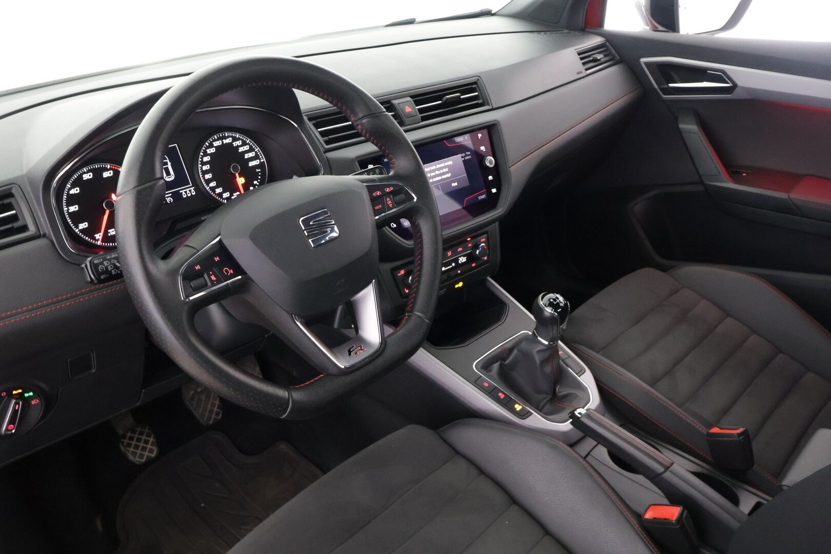 Seat Arona 2019 1,5 TSI EVO FR - Vakkari / Nahka-alcantara Sporttipenkit / P-kamera / Navi / Apple&Android / LED-valot / 2x renkaat / Tutkat / Aut. Ilmastointi