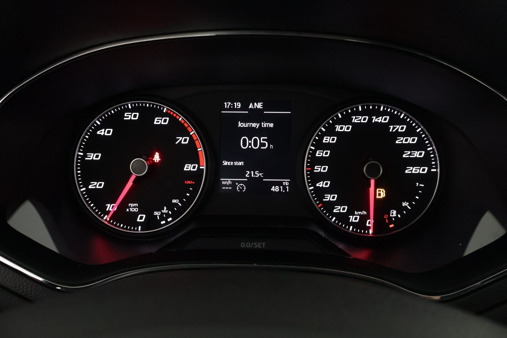 Seat Arona 2019 1,5 TSI EVO FR - Vakkari / Nahka-alcantara Sporttipenkit / P-kamera / Navi / Apple&Android / LED-valot / 2x renkaat / Tutkat / Aut. Ilmastointi