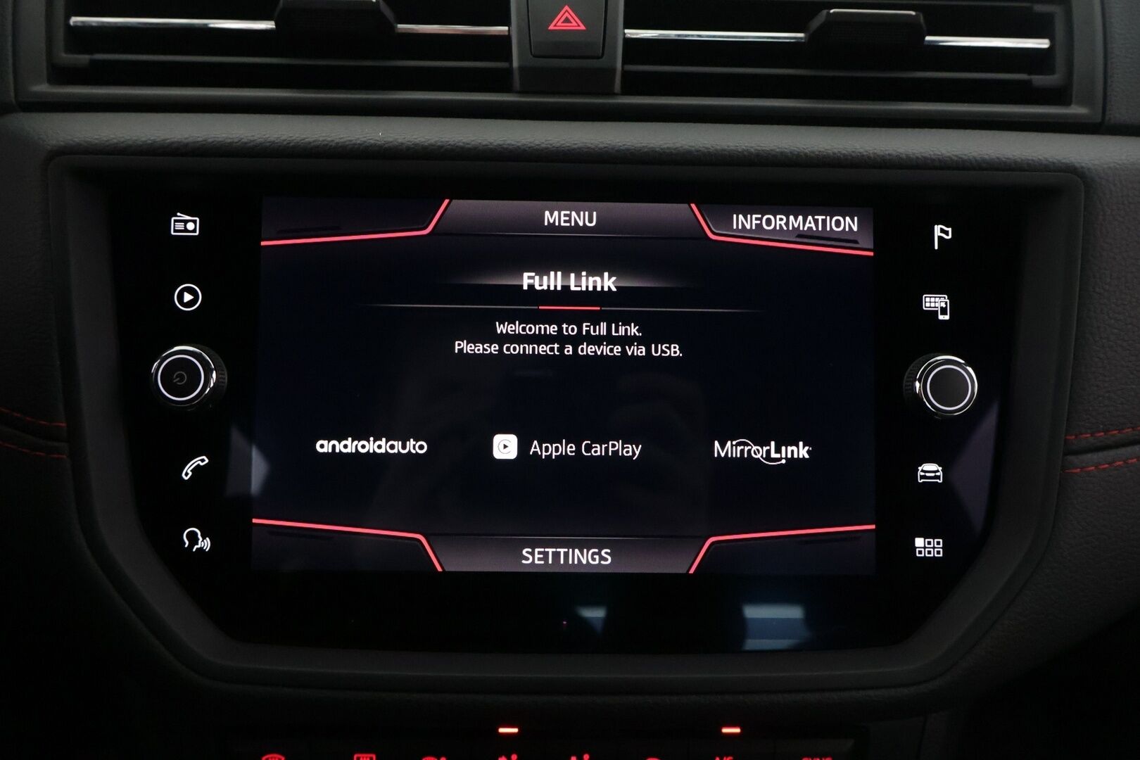 Seat Arona 2019 1,5 TSI EVO FR - Vakkari / Nahka-alcantara Sporttipenkit / P-kamera / Navi / Apple&Android / LED-valot / 2x renkaat / Tutkat / Aut. Ilmastointi
