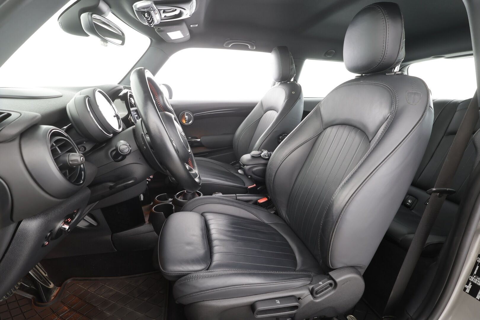 MINI Hatchback 2019 John Cooper Works A Maximise - HUD | Adapt LED | H/K | Urheilullinen alusta | Kamera | Sporttinahat | Keyless | AppleCarplay |  Vakkari | Lohko | Suomi-auto | Kahdet Renkaat 