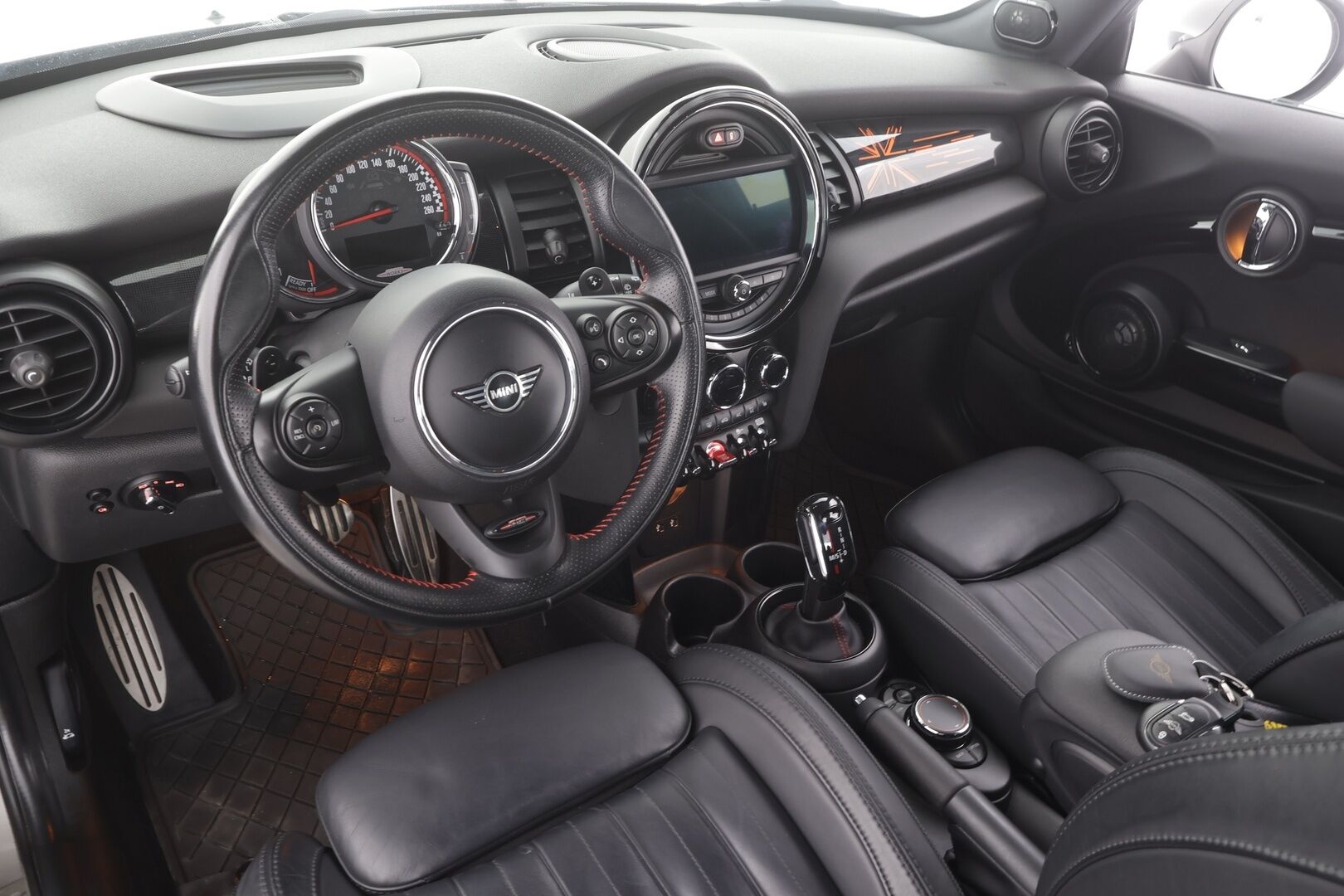 MINI Hatchback 2019 John Cooper Works A Maximise - HUD | Adapt LED | H/K | Urheilullinen alusta | Kamera | Sporttinahat | Keyless | AppleCarplay |  Vakkari | Lohko | Suomi-auto | Kahdet Renkaat 
