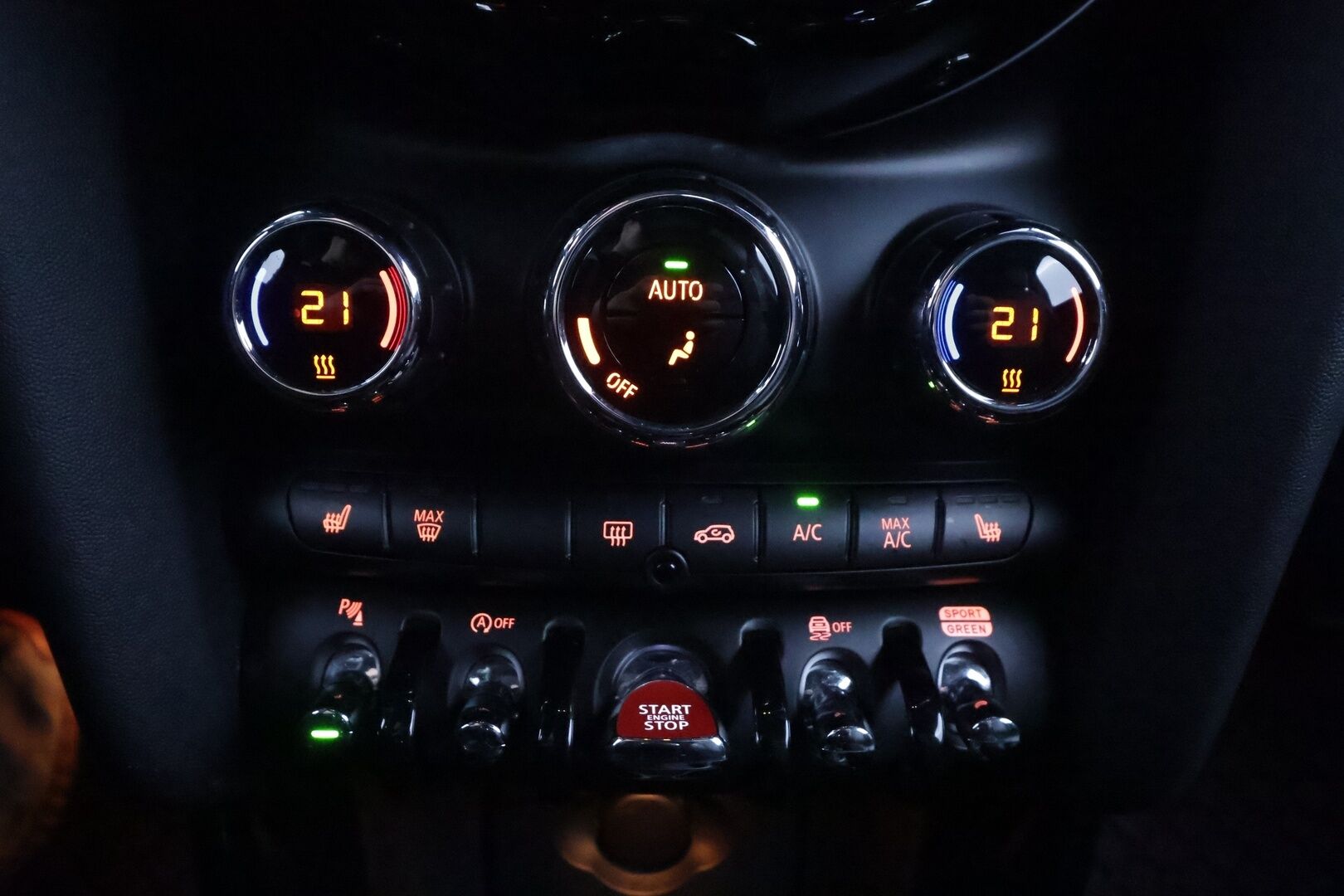 MINI Hatchback 2019 John Cooper Works A Maximise - HUD | Adapt LED | H/K | Urheilullinen alusta | Kamera | Sporttinahat | Keyless | AppleCarplay |  Vakkari | Lohko | Suomi-auto | Kahdet Renkaat 