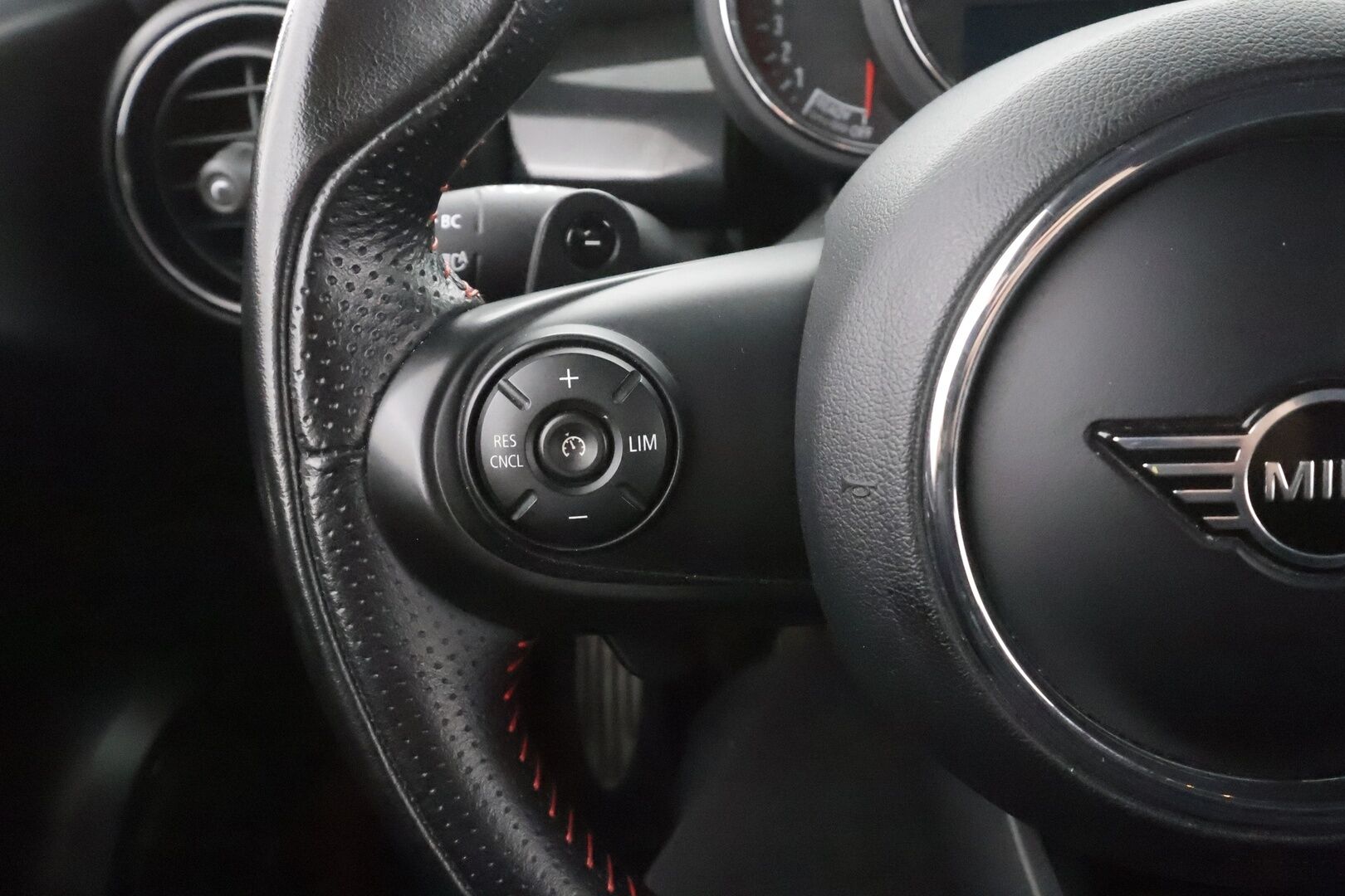 MINI Hatchback 2019 John Cooper Works A Maximise - HUD | Adapt LED | H/K | Urheilullinen alusta | Kamera | Sporttinahat | Keyless | AppleCarplay |  Vakkari | Lohko | Suomi-auto | Kahdet Renkaat 