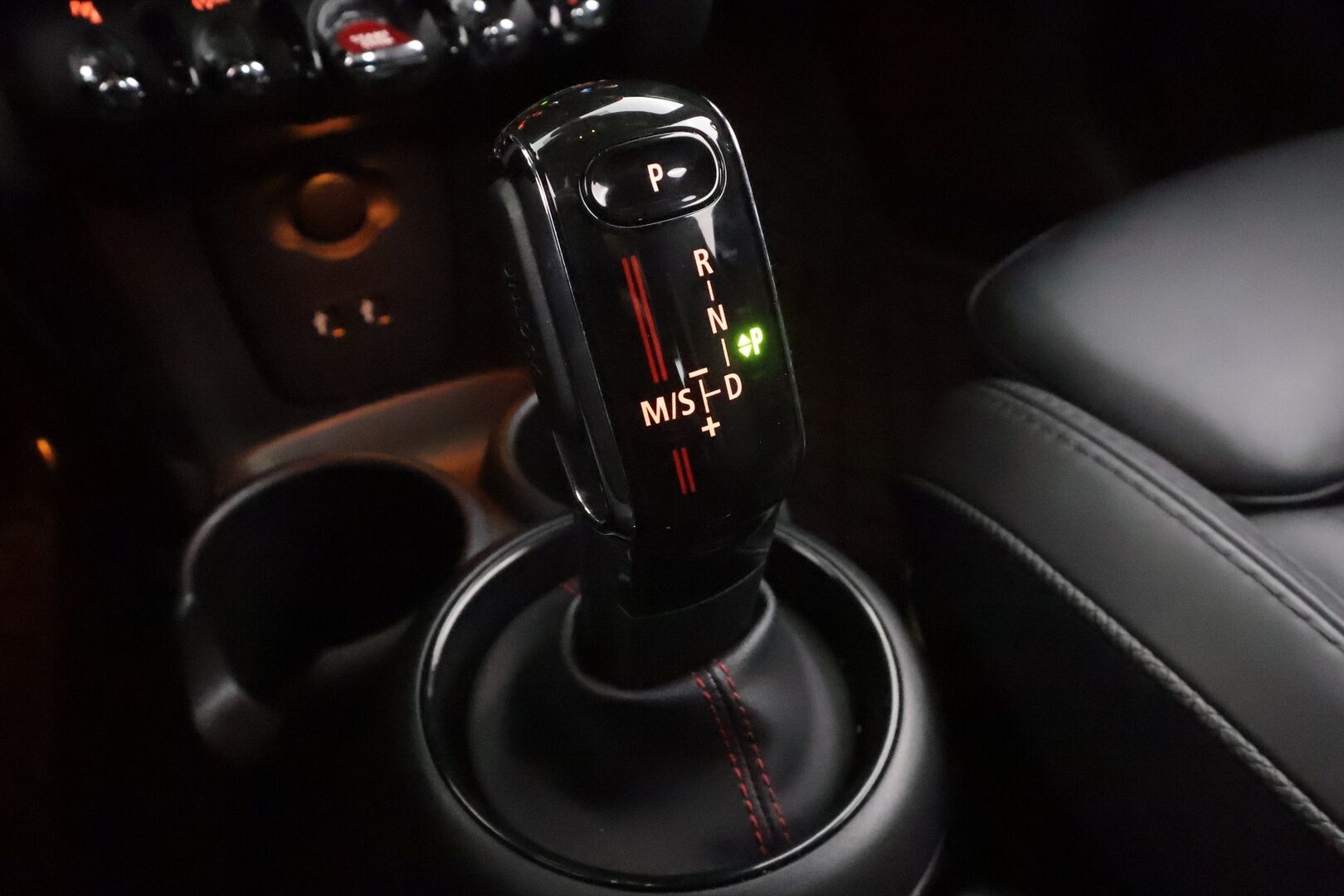 MINI Hatchback 2019 John Cooper Works A Maximise - HUD | Adapt LED | H/K | Urheilullinen alusta | Kamera | Sporttinahat | Keyless | AppleCarplay |  Vakkari | Lohko | Suomi-auto | Kahdet Renkaat 
