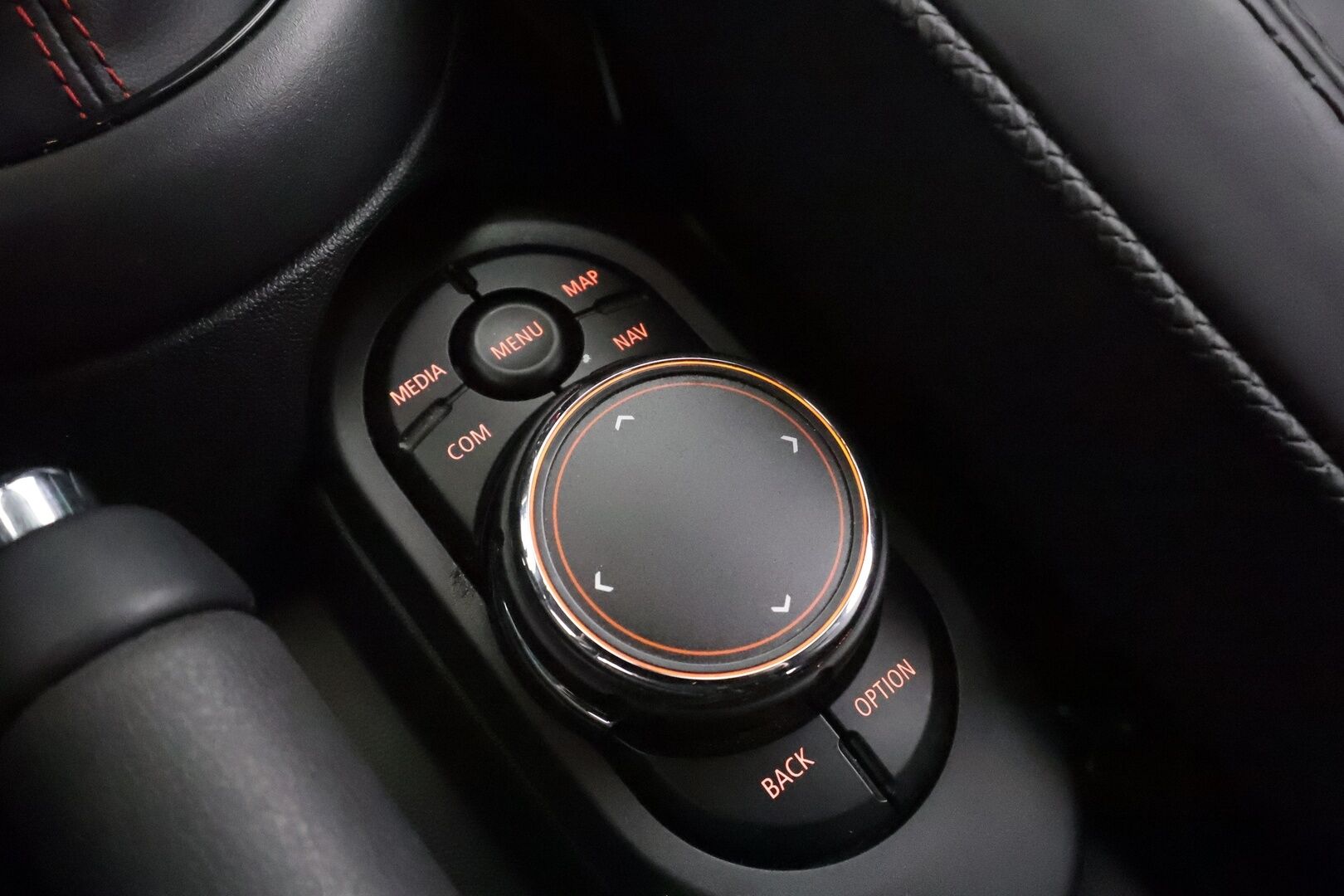 MINI Hatchback 2019 John Cooper Works A Maximise - HUD | Adapt LED | H/K | Urheilullinen alusta | Kamera | Sporttinahat | Keyless | AppleCarplay |  Vakkari | Lohko | Suomi-auto | Kahdet Renkaat 