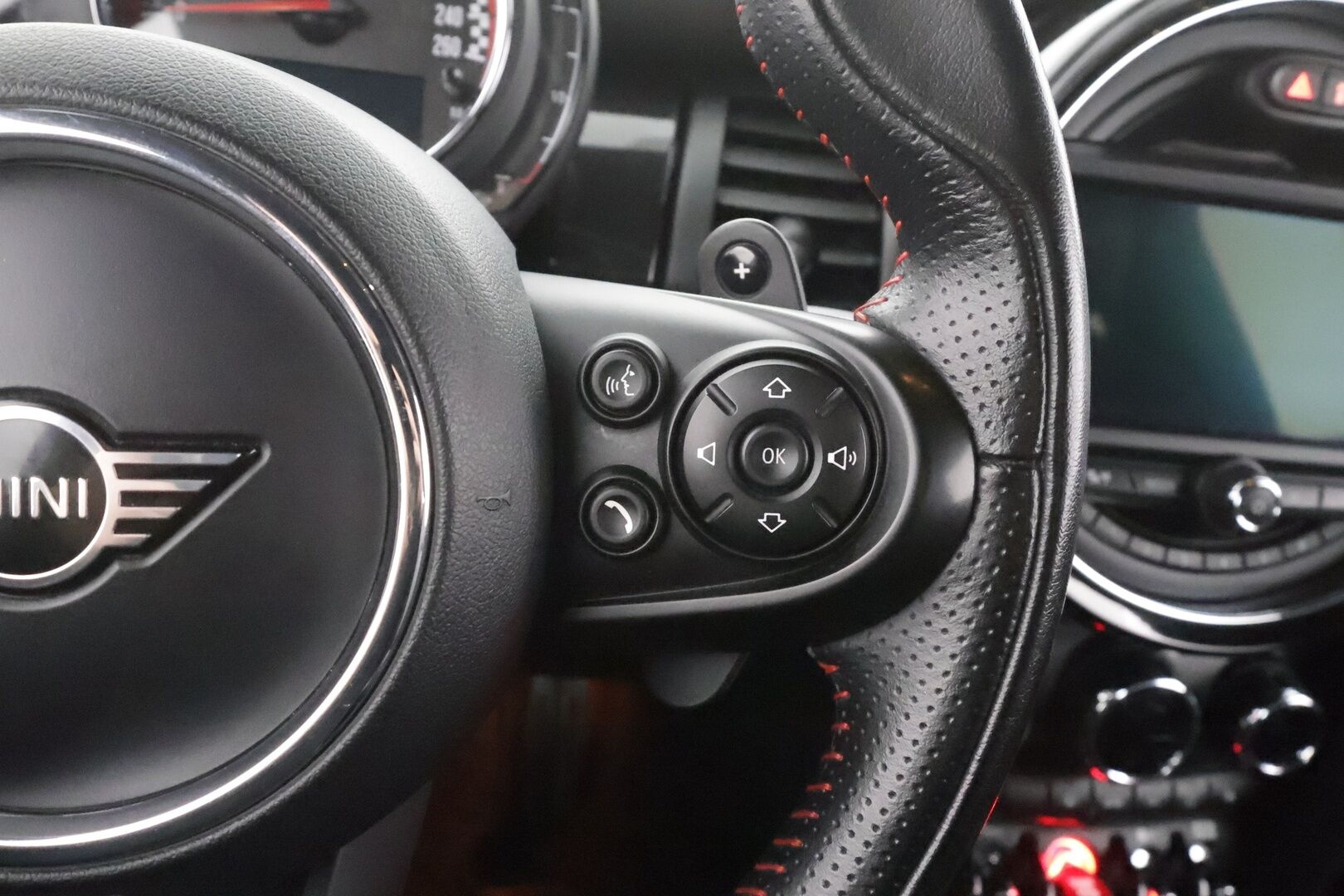 MINI Hatchback 2019 John Cooper Works A Maximise - HUD | Adapt LED | H/K | Urheilullinen alusta | Kamera | Sporttinahat | Keyless | AppleCarplay |  Vakkari | Lohko | Suomi-auto | Kahdet Renkaat 