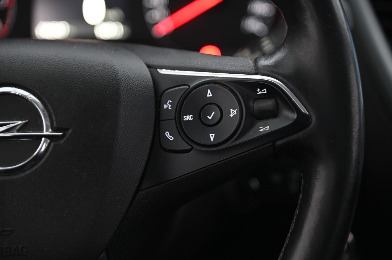 Opel Grandland X 2019 Innovation Plus 130 Turbo A * Ratin lämmitin / 360-kamera / Koukku / Navi / Vakionopeudensäädin* - Hyvällä historialla Ensimmäiseltä omistajalta! / 2x renkaat alumiinivantein!