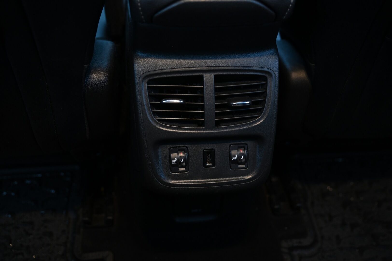 Opel Grandland X 2019 Innovation Plus 130 Turbo A * Ratin lämmitin / 360-kamera / Koukku / Navi / Vakionopeudensäädin* - Hyvällä historialla Ensimmäiseltä omistajalta! / 2x renkaat alumiinivantein!