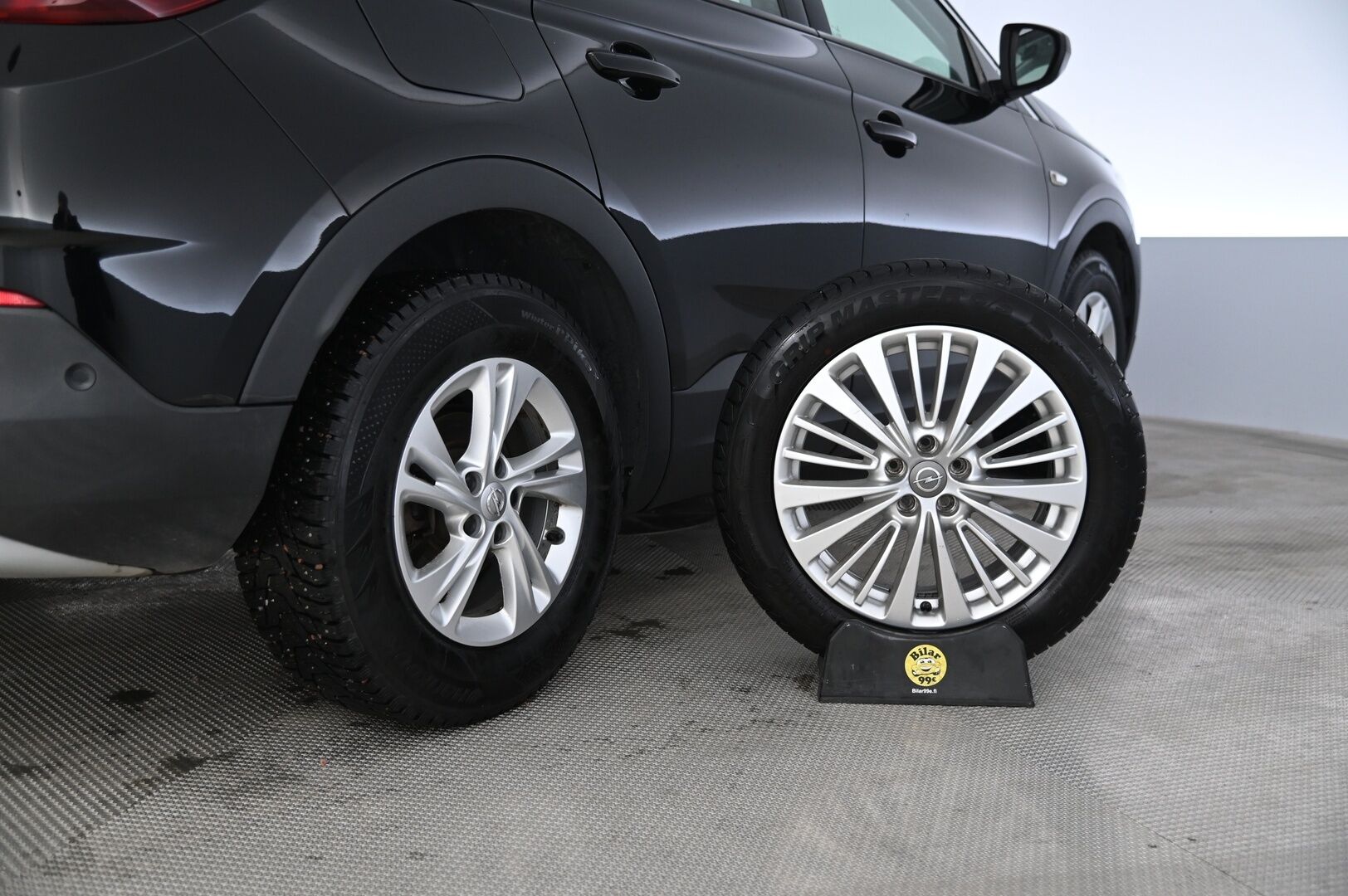 Opel Grandland X 2019 Innovation Plus 130 Turbo A * Ratin lämmitin / 360-kamera / Koukku / Navi / Vakionopeudensäädin* - Hyvällä historialla Ensimmäiseltä omistajalta! / 2x renkaat alumiinivantein!