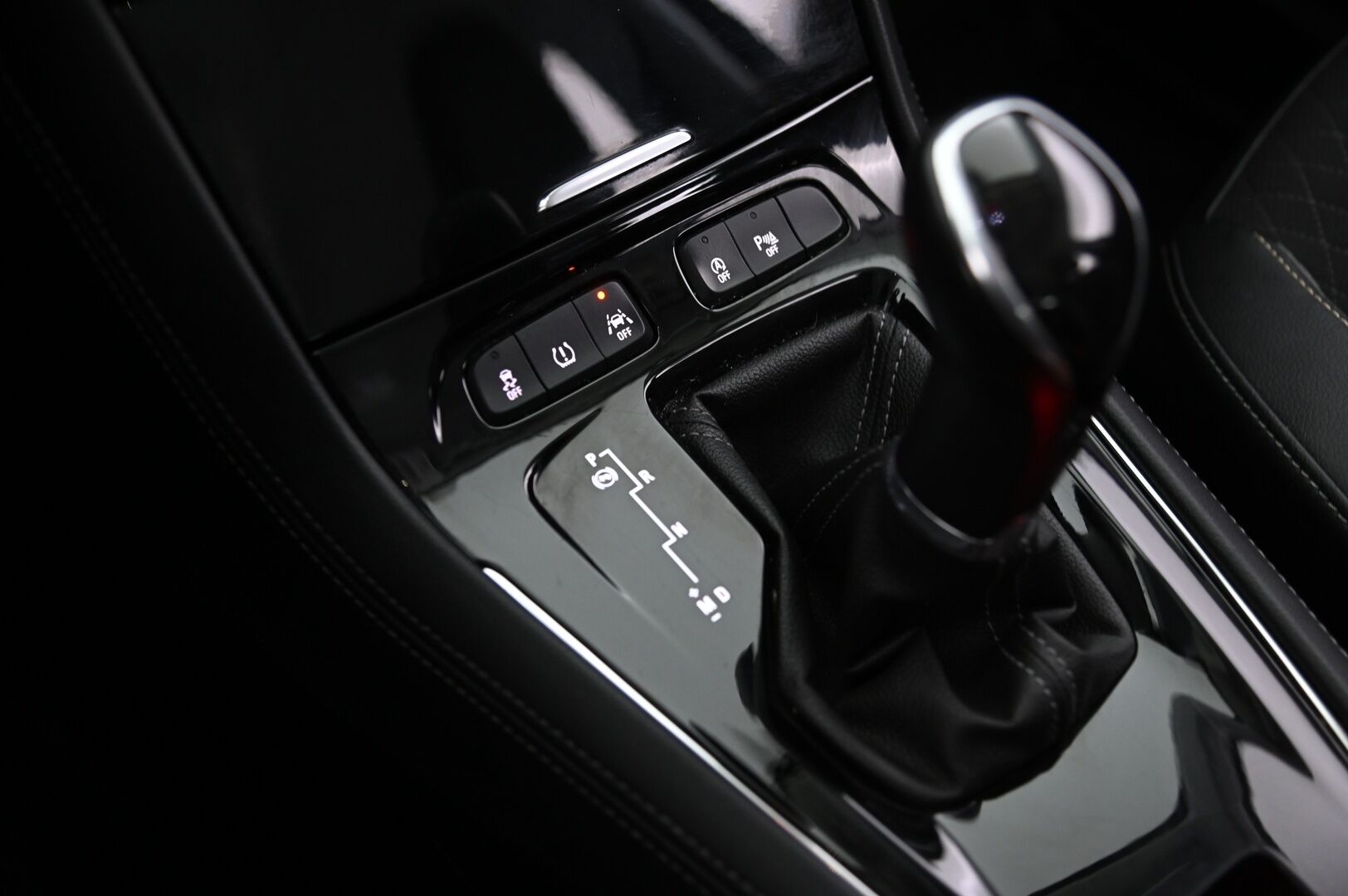 Opel Grandland X 2019 Innovation Plus 130 Turbo A * Ratin lämmitin / 360-kamera / Koukku / Navi / Vakionopeudensäädin* - Hyvällä historialla Ensimmäiseltä omistajalta! / 2x renkaat alumiinivantein!