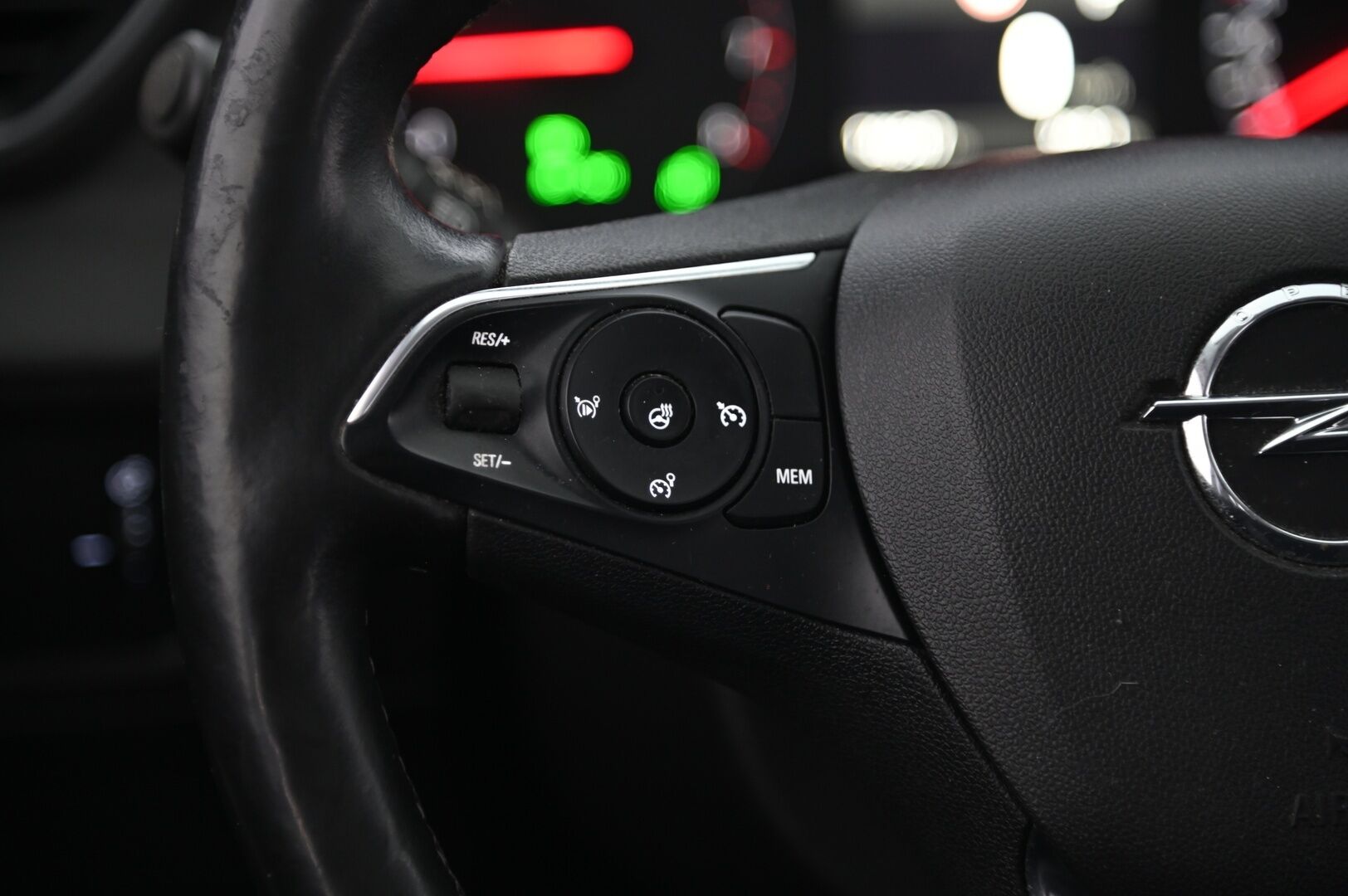 Opel Grandland X 2019 Innovation Plus 130 Turbo A * Ratin lämmitin / 360-kamera / Koukku / Navi / Vakionopeudensäädin* - Hyvällä historialla Ensimmäiseltä omistajalta! / 2x renkaat alumiinivantein!