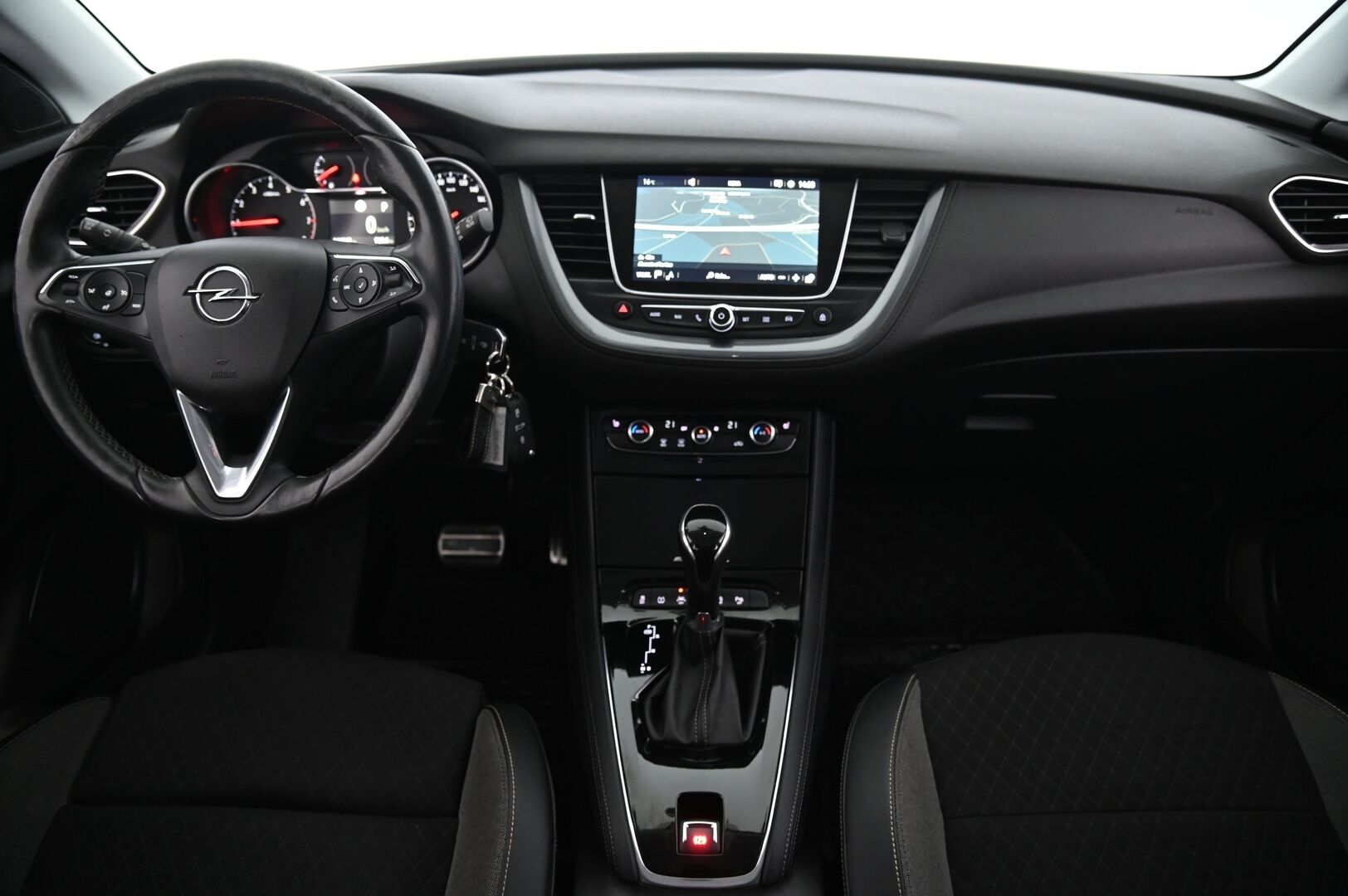 Opel Grandland X 2019 Innovation Plus 130 Turbo A * Ratin lämmitin / 360-kamera / Koukku / Navi / Vakionopeudensäädin* - Hyvällä historialla Ensimmäiseltä omistajalta! / 2x renkaat alumiinivantein!