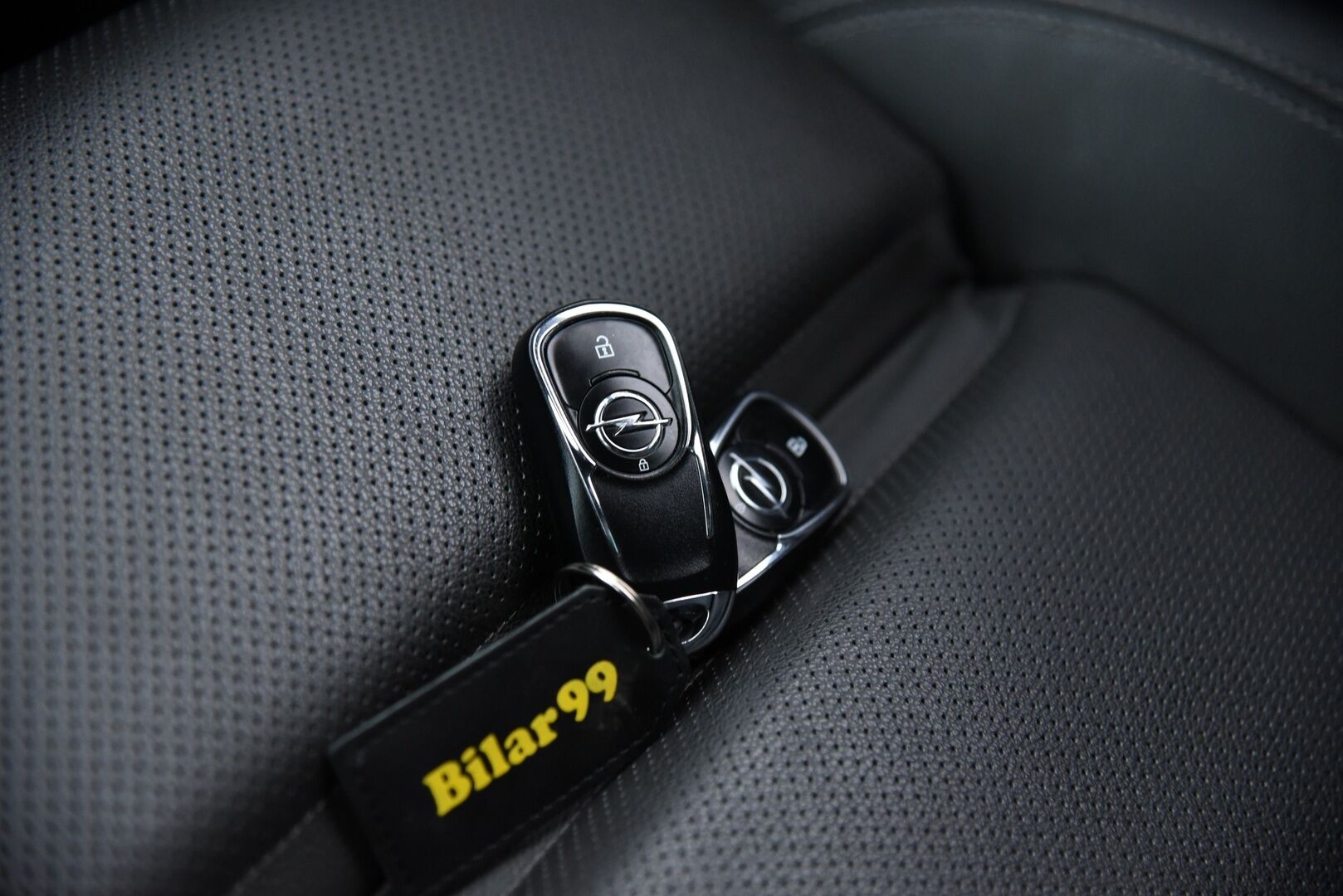 Opel Insignia 2019 Grand Sport Executive 200 Turbo A / OPC-Line / HUD / Blis / 360 / Ilmastoidut nahat / Hieronta / Vakkari / Koukku / - 1. om Suomiauto / Merkkiliikkeen huoltokirja / Jakopää juuri vaihdettu / Huippuvarusteltu 