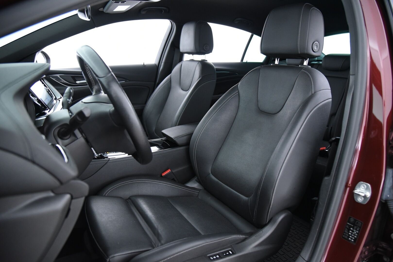 Opel Insignia 2019 Grand Sport Executive 200 Turbo A / OPC-Line / HUD / Blis / 360 / Ilmastoidut nahat / Hieronta / Vakkari / Koukku / - 1. om Suomiauto / Merkkiliikkeen huoltokirja / Jakopää juuri vaihdettu / Huippuvarusteltu 