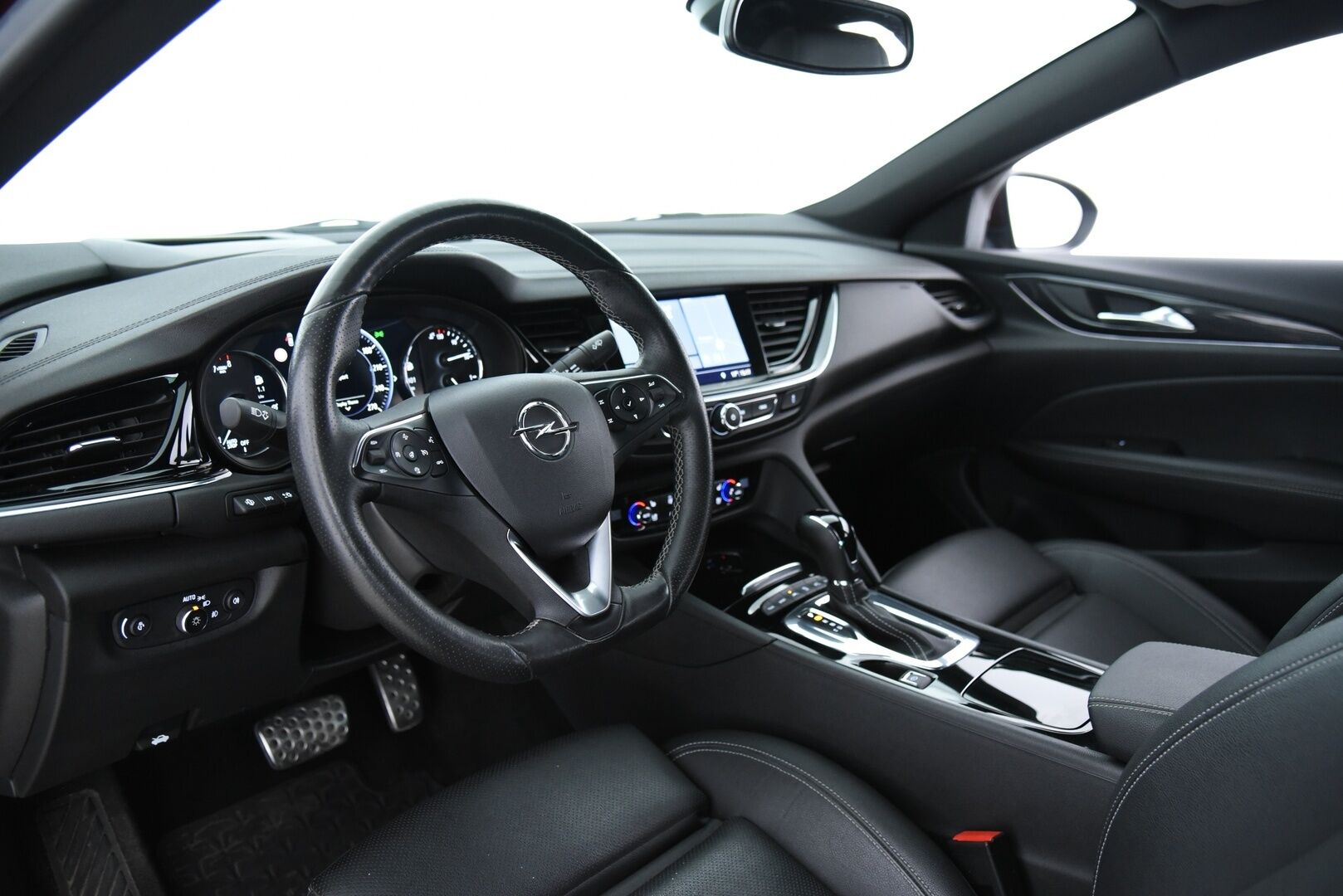 Opel Insignia 2019 Grand Sport Executive 200 Turbo A / OPC-Line / HUD / Blis / 360 / Ilmastoidut nahat / Hieronta / Vakkari / Koukku / - 1. om Suomiauto / Merkkiliikkeen huoltokirja / Jakopää juuri vaihdettu / Huippuvarusteltu 