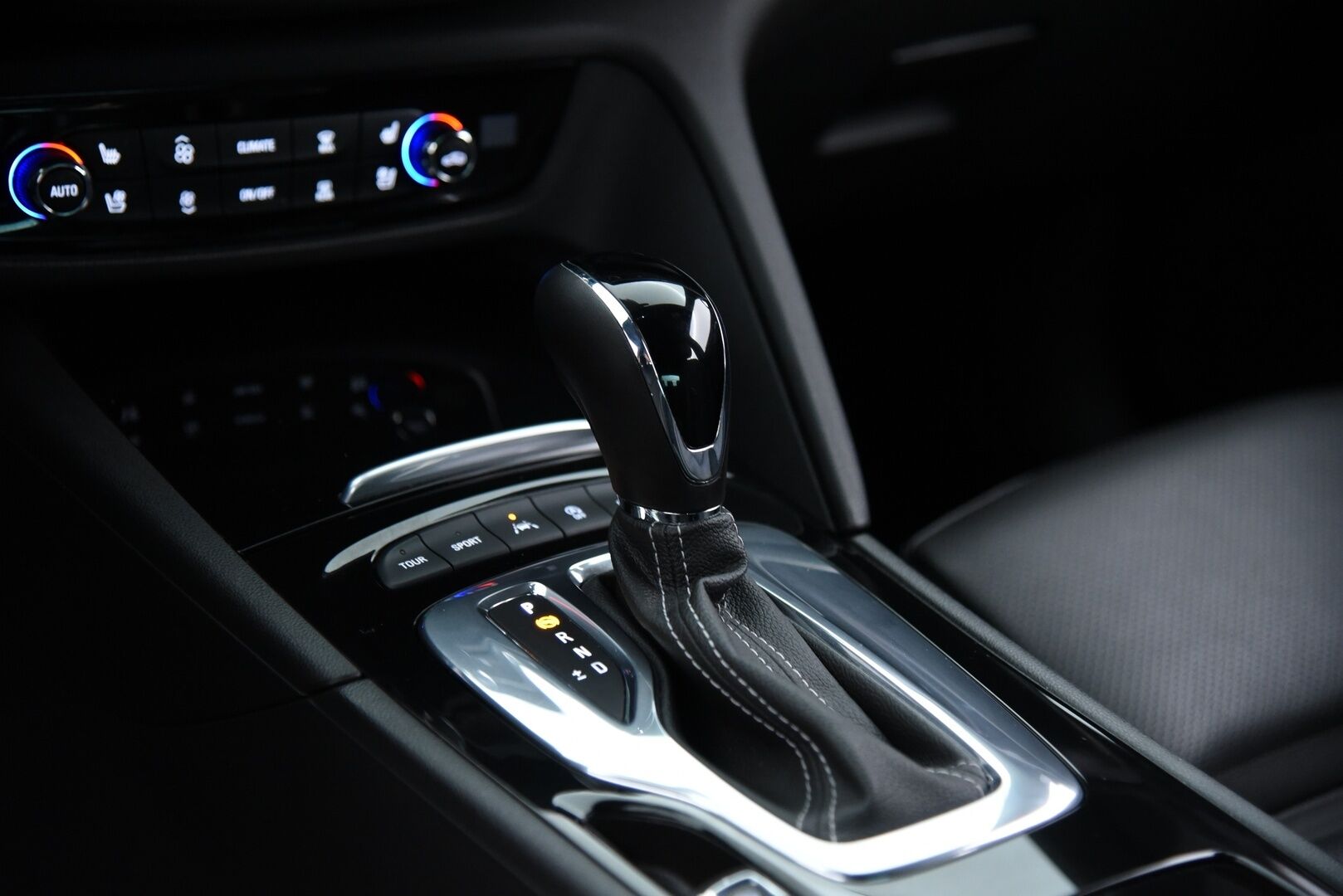 Opel Insignia 2019 Grand Sport Executive 200 Turbo A / OPC-Line / HUD / Blis / 360 / Ilmastoidut nahat / Hieronta / Vakkari / Koukku / - 1. om Suomiauto / Merkkiliikkeen huoltokirja / Jakopää juuri vaihdettu / Huippuvarusteltu 
