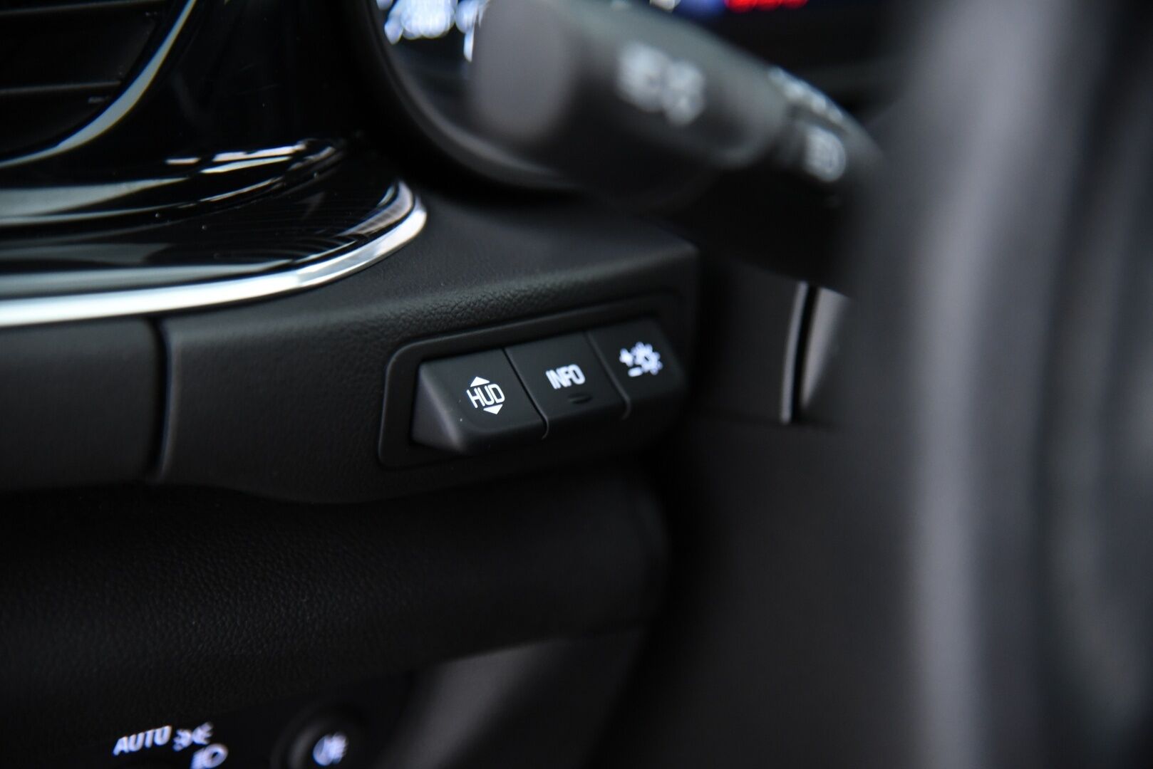 Opel Insignia 2019 Grand Sport Executive 200 Turbo A / OPC-Line / HUD / Blis / 360 / Ilmastoidut nahat / Hieronta / Vakkari / Koukku / - 1. om Suomiauto / Merkkiliikkeen huoltokirja / Jakopää juuri vaihdettu / Huippuvarusteltu 