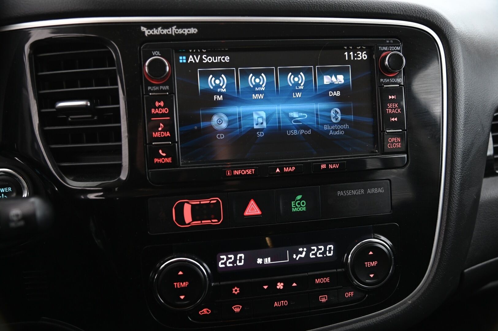 Mitsubishi Outlander 2016 PHEV Intense *Myydään Huutokaupat.com* - *LEIMA 05/26 / Rockford Fosgate / P.Kamera / Navi / 2x Alut*