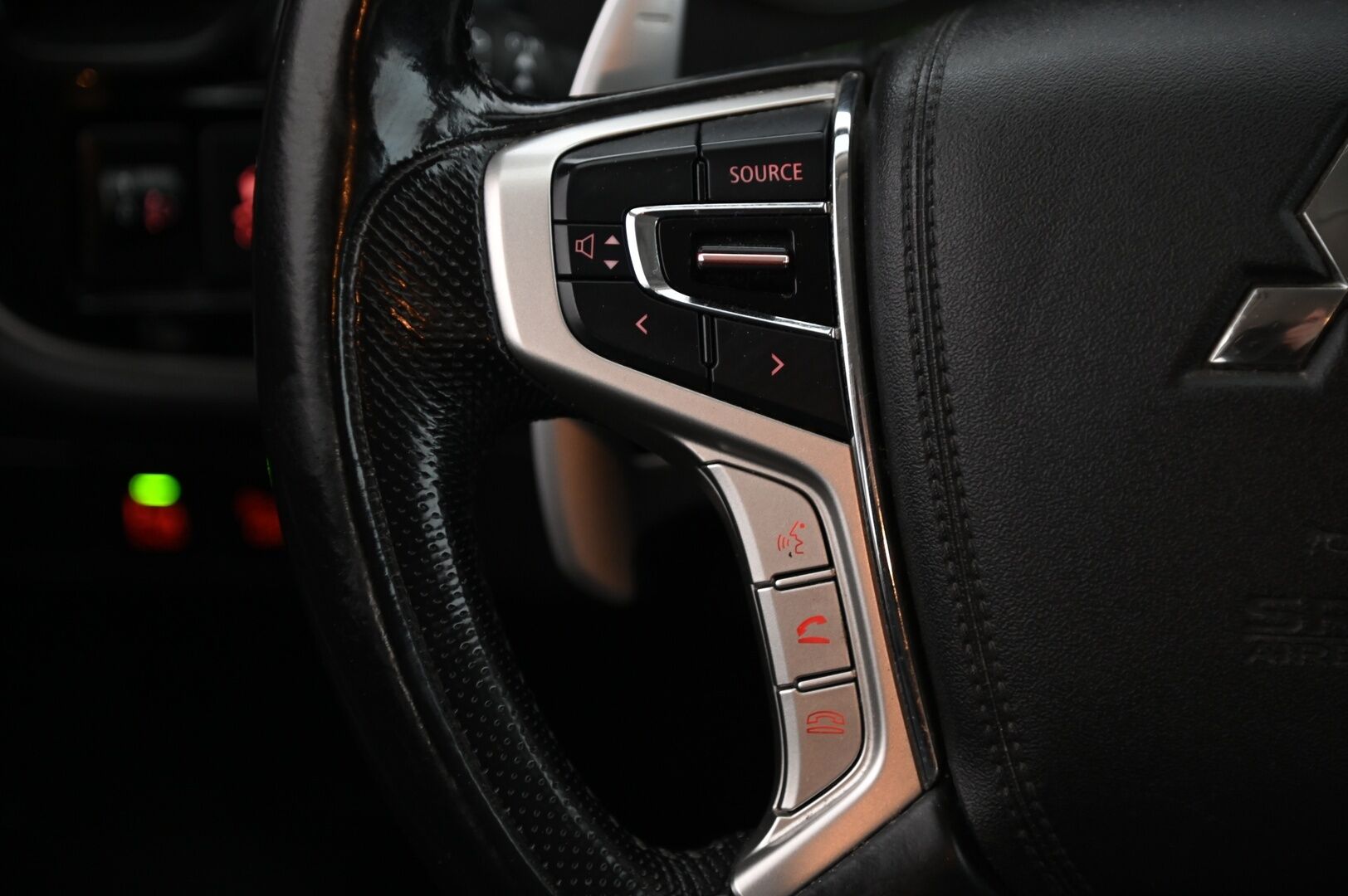 Mitsubishi Outlander 2016 PHEV Intense *Myydään Huutokaupat.com* - *LEIMA 05/26 / Rockford Fosgate / P.Kamera / Navi / 2x Alut*