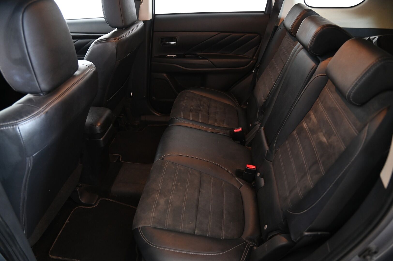 Mitsubishi Outlander 2016 PHEV Intense *Myydään Huutokaupat.com* - *LEIMA 05/26 / Rockford Fosgate / P.Kamera / Navi / 2x Alut*