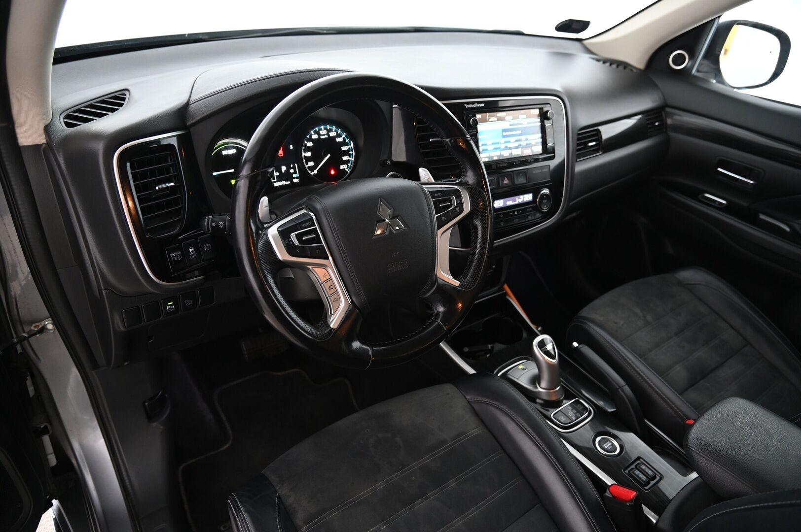 Mitsubishi Outlander 2016 PHEV Intense *Myydään Huutokaupat.com* - *LEIMA 05/26 / Rockford Fosgate / P.Kamera / Navi / 2x Alut*