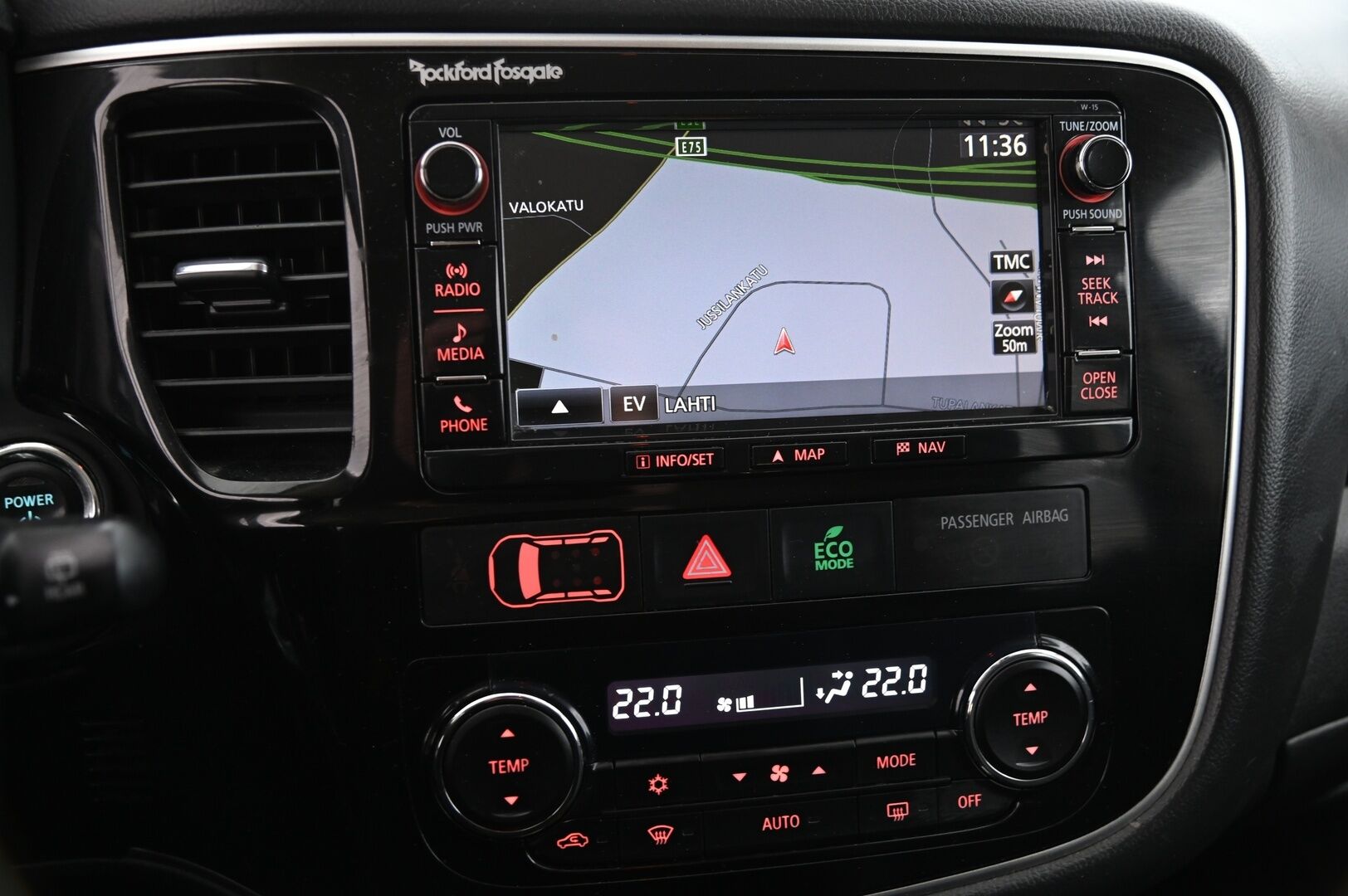 Mitsubishi Outlander 2016 PHEV Intense *Myydään Huutokaupat.com* - *LEIMA 05/26 / Rockford Fosgate / P.Kamera / Navi / 2x Alut*