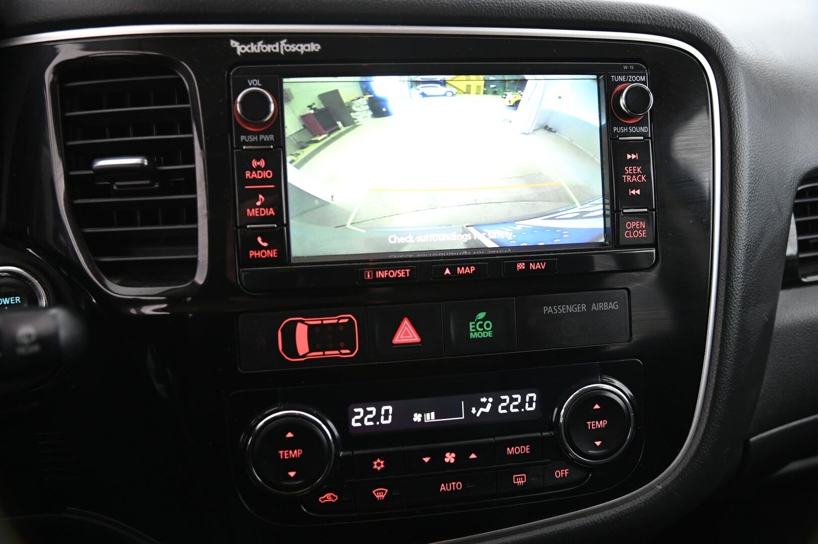 Mitsubishi Outlander 2016 PHEV Intense *Myydään Huutokaupat.com* - *LEIMA 05/26 / Rockford Fosgate / P.Kamera / Navi / 2x Alut*