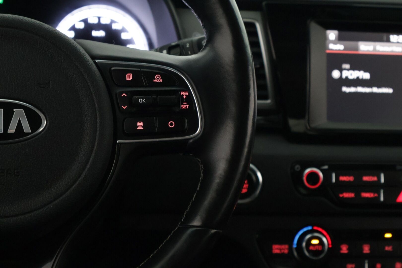 Kia Niro 2018 1,6 GDI Hybrid EX DCT **ACC / Koukku / Lohko / Nahat / P-Kamera / S-Penkki** - *Kahdet hyvät renkaat / Kattava huoltohistoria* - HULLUT BLACKWEEK JATKOT - KORKOTARJOUS 2,49%