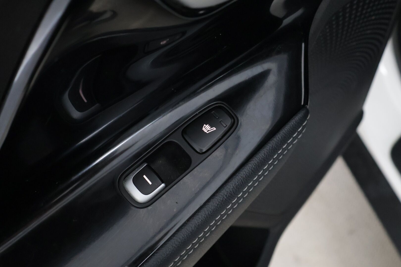 Kia Niro 2018 1,6 GDI Hybrid EX DCT **ACC / Koukku / Lohko / Nahat / P-Kamera / S-Penkki** - *Kahdet hyvät renkaat / Kattava huoltohistoria* - HULLUT BLACKWEEK JATKOT - KORKOTARJOUS 2,49%