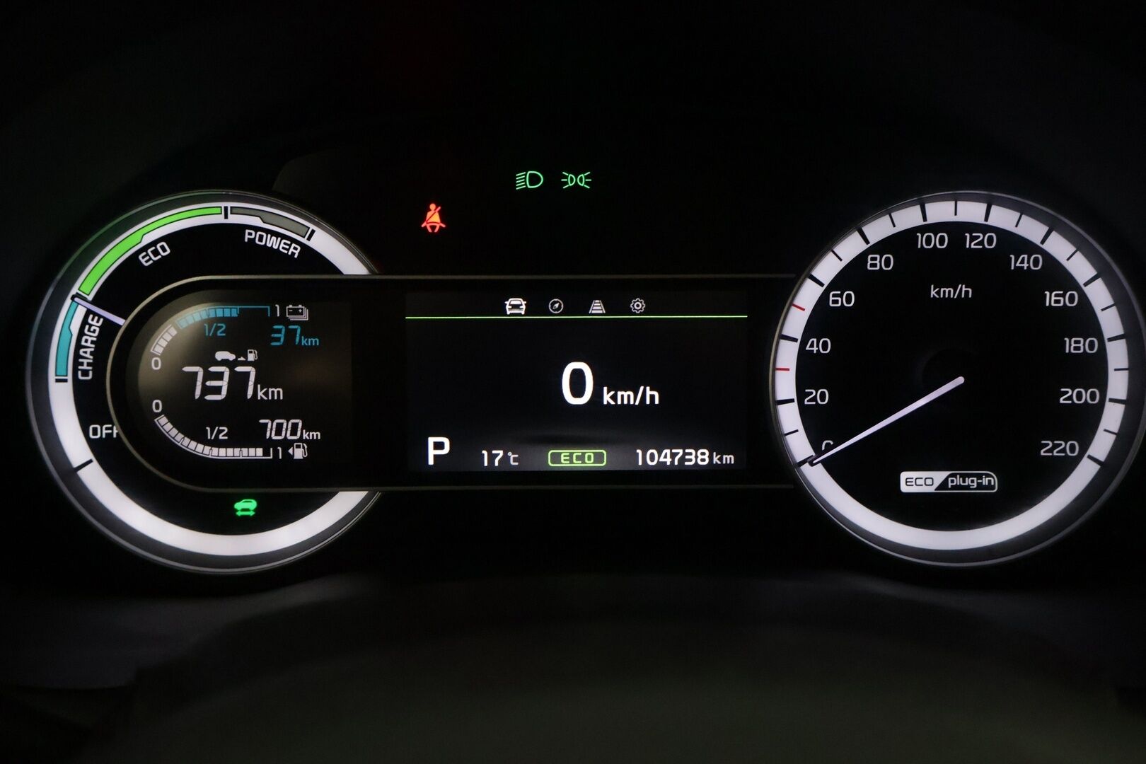 Kia Niro 2018 8.9 kWh P-HEV DCT 141hp ** Nahat / Lohko / P-Kamera / Sähköpenkki** - Kahdet hyvät renkaat kattavalla huoltohistorialla