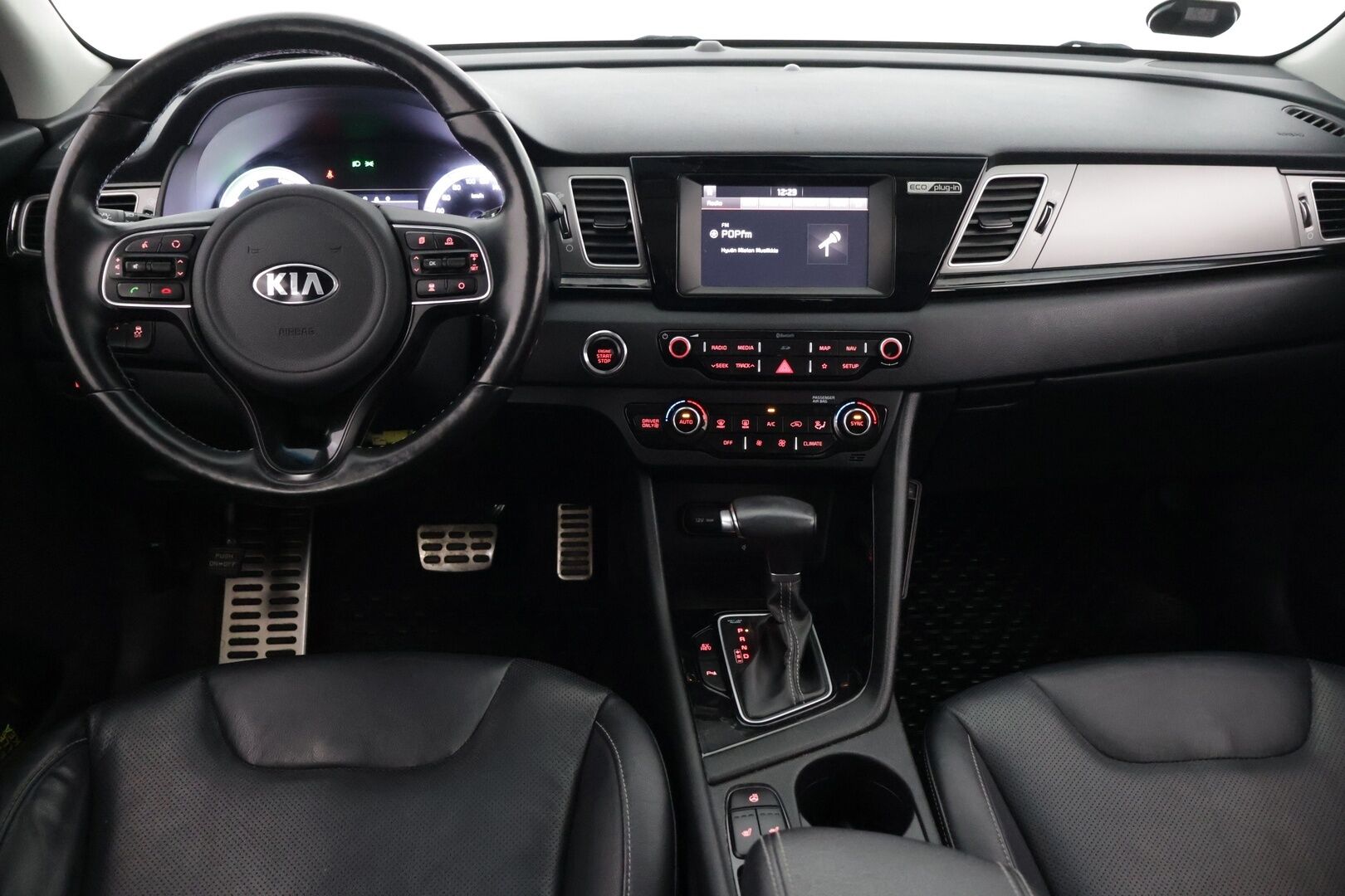 Kia Niro 2018 8.9 kWh P-HEV DCT 141hp ** Nahat / Lohko / P-Kamera / Sähköpenkki** - Kahdet hyvät renkaat kattavalla huoltohistorialla