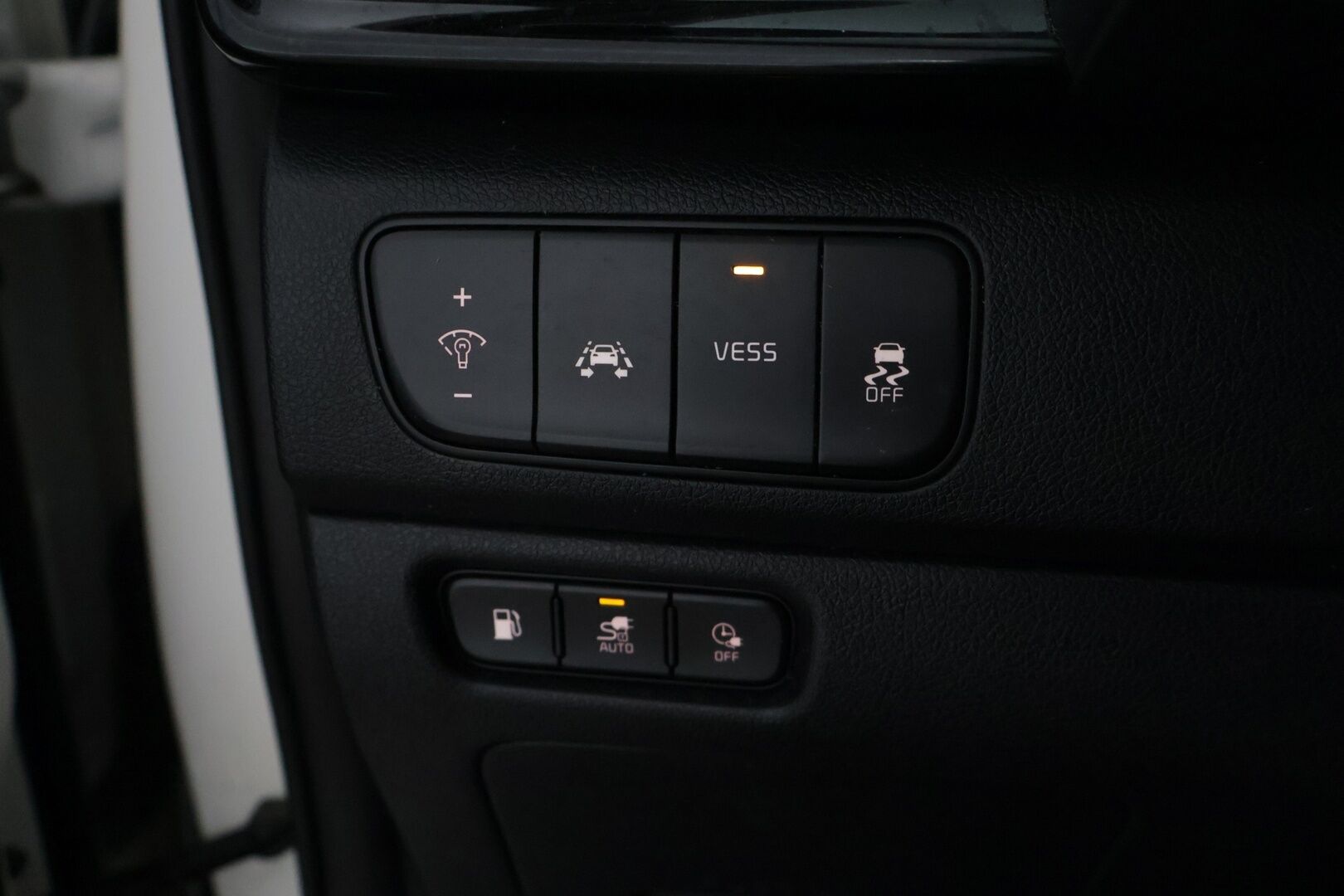 Kia Niro 2018 8.9 kWh P-HEV DCT 141hp ** Nahat / Lohko / P-Kamera / Sähköpenkki** - Kahdet hyvät renkaat kattavalla huoltohistorialla
