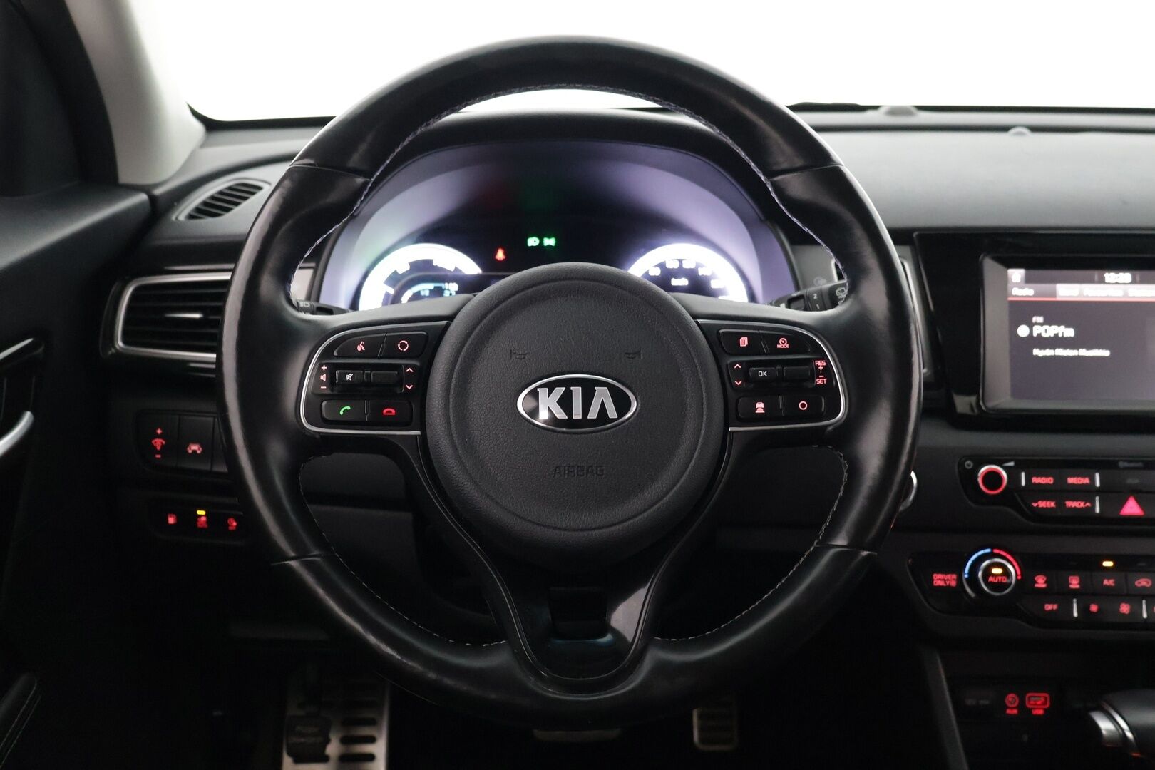 Kia Niro 2018 8.9 kWh P-HEV DCT 141hp ** Nahat / Lohko / P-Kamera / Sähköpenkki** - Kahdet hyvät renkaat kattavalla huoltohistorialla