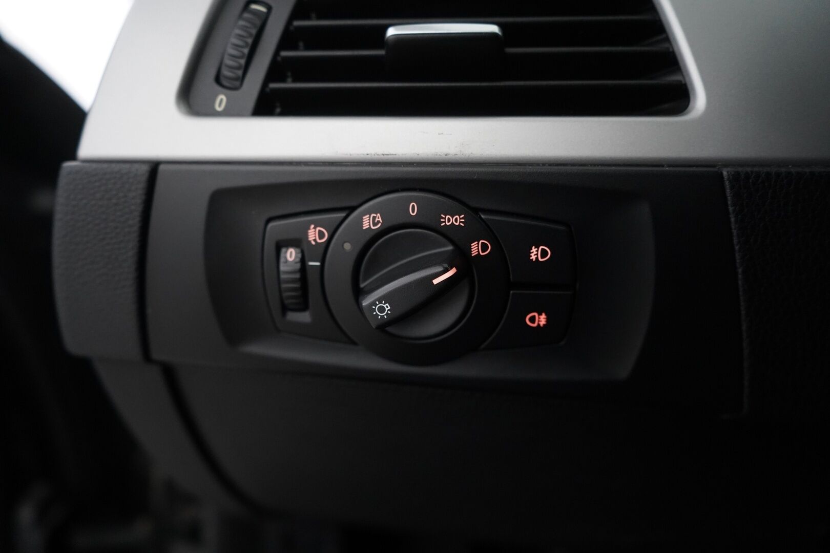 BMW 320 2008 E91 Touring * Tämä auto myydään YritysOutlet -valikoimasta vain yritykselle * - Kahdet vanteet / Särmä huoltohistoria / Seuraava katsastus 11 / 26