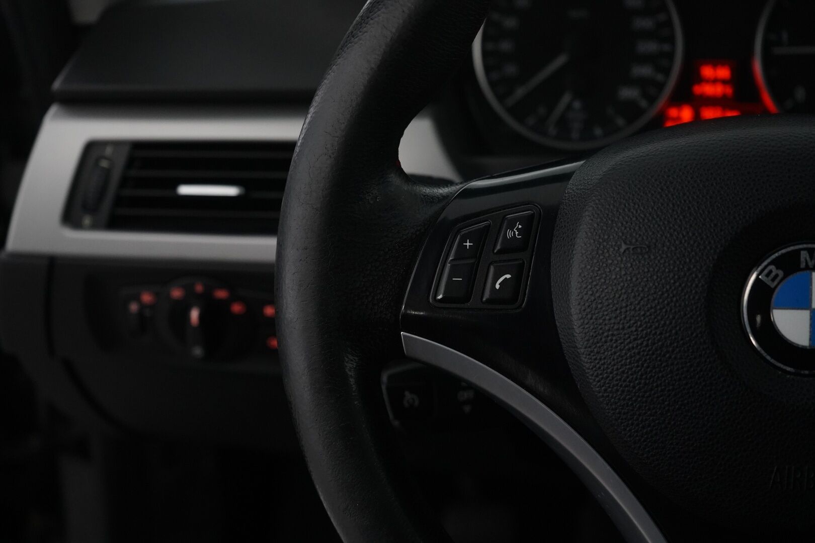 BMW 320 2008 E91 Touring * Tämä auto myydään YritysOutlet -valikoimasta vain yritykselle * - Kahdet vanteet / Särmä huoltohistoria / Seuraava katsastus 11 / 26