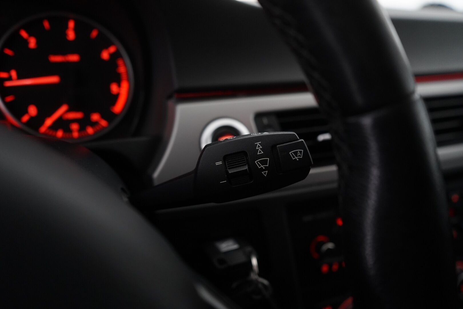 BMW 320 2008 E91 Touring * Tämä auto myydään YritysOutlet -valikoimasta vain yritykselle * - Kahdet vanteet / Särmä huoltohistoria / Seuraava katsastus 11 / 26