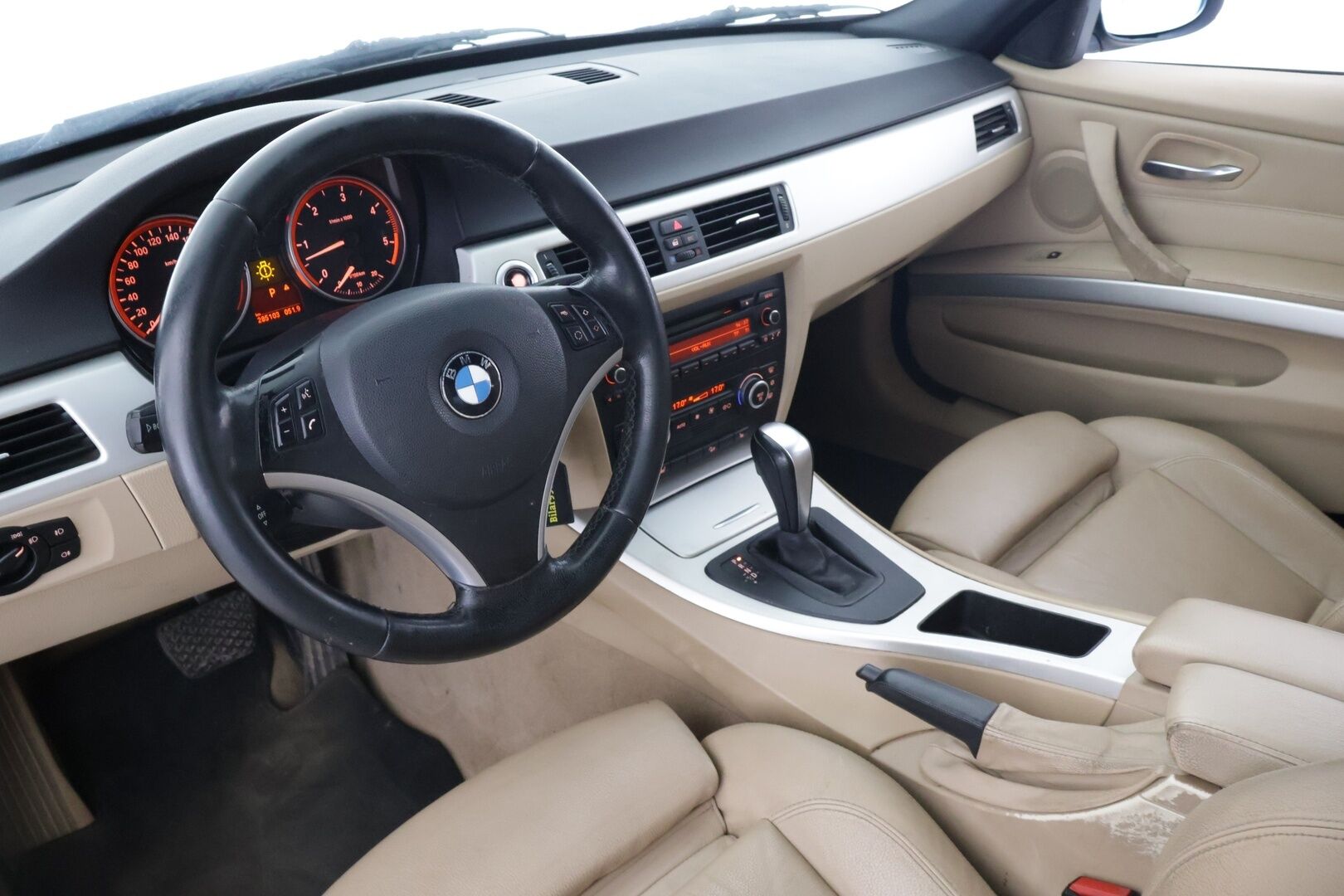 BMW 330 2007 E90 330xd - */ MYYDÄÄN HUUTOKAUPAT.COM / Suomi-auto / Nahkapenkit / Vakkari / Lohko / Ilmastointi / Huoltokirja / 2x renkaat /*