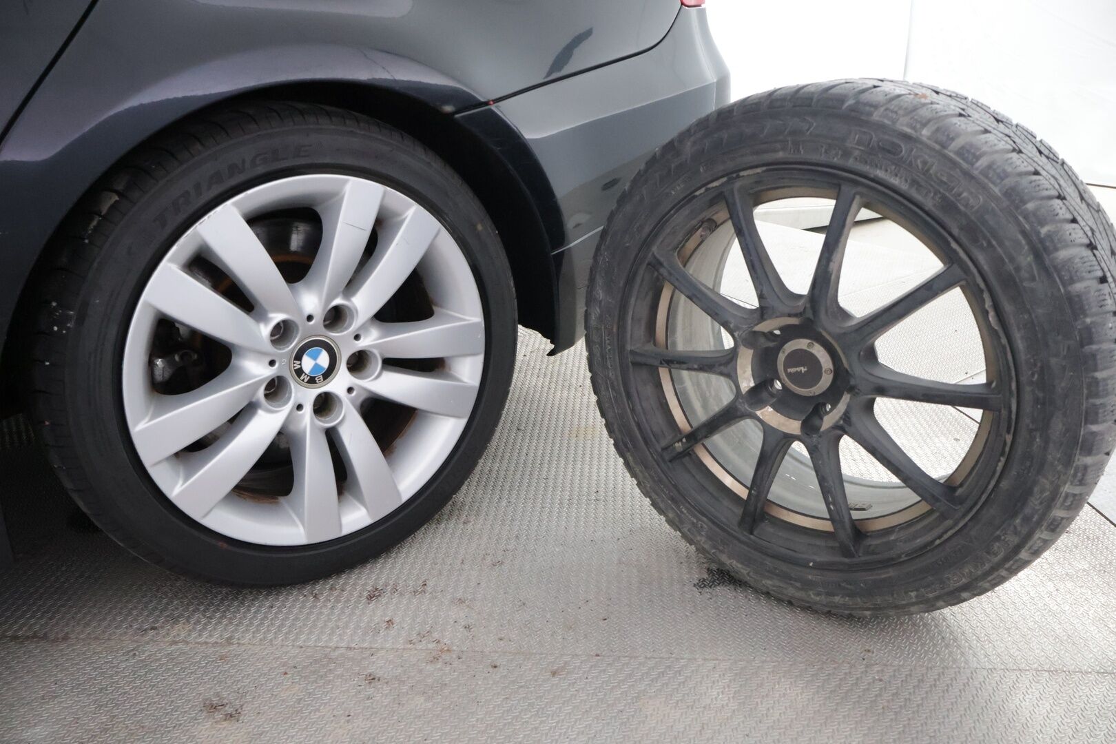 BMW 330 2007 E90 330xd - */ MYYDÄÄN HUUTOKAUPAT.COM / Suomi-auto / Nahkapenkit / Vakkari / Lohko / Ilmastointi / Huoltokirja / 2x renkaat /*