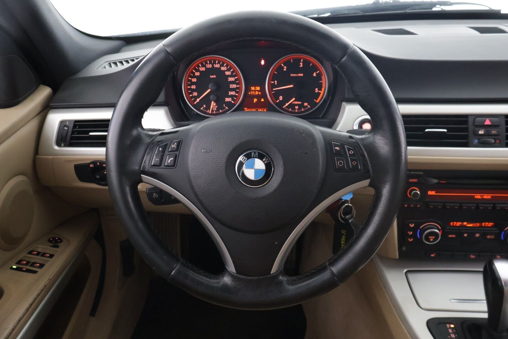 BMW 330 2007 E90 330xd - */ MYYDÄÄN HUUTOKAUPAT.COM / Suomi-auto / Nahkapenkit / Vakkari / Lohko / Ilmastointi / Huoltokirja / 2x renkaat /*
