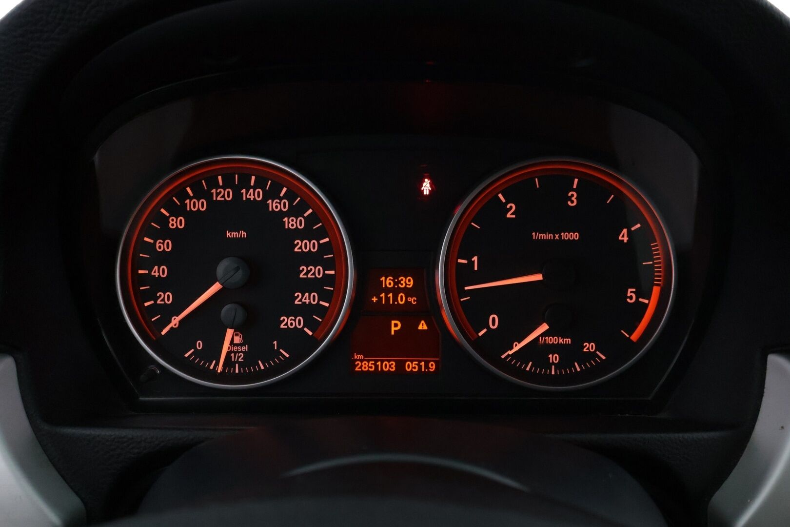 BMW 330 2007 E90 330xd - */ MYYDÄÄN HUUTOKAUPAT.COM / Suomi-auto / Nahkapenkit / Vakkari / Lohko / Ilmastointi / Huoltokirja / 2x renkaat /*