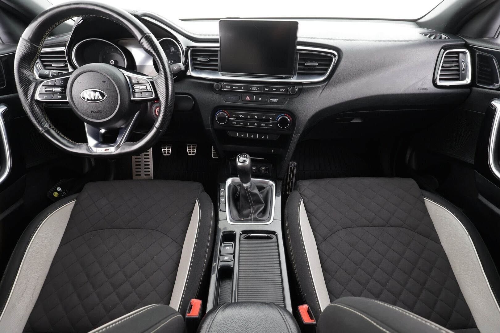 Kia ProCeed 2019 1,4 T-GDI ISG 140hv GT-Line SB EcoDynamics * Peruutuskamera / Navi / LED / Lohko & Sisäpistoke / Vakkari - Suomiauto / 2x Renkaat aluvantein / Hiljattain huollettu!